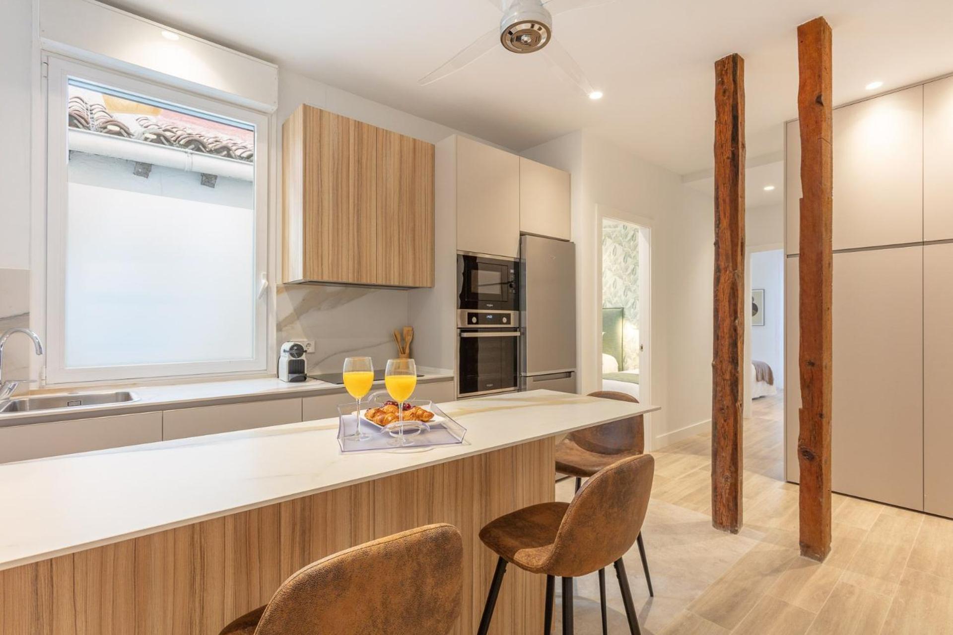 Spacious 2-bedroom In Steps Away From Plaza Espana Conde Duque I Apartamento