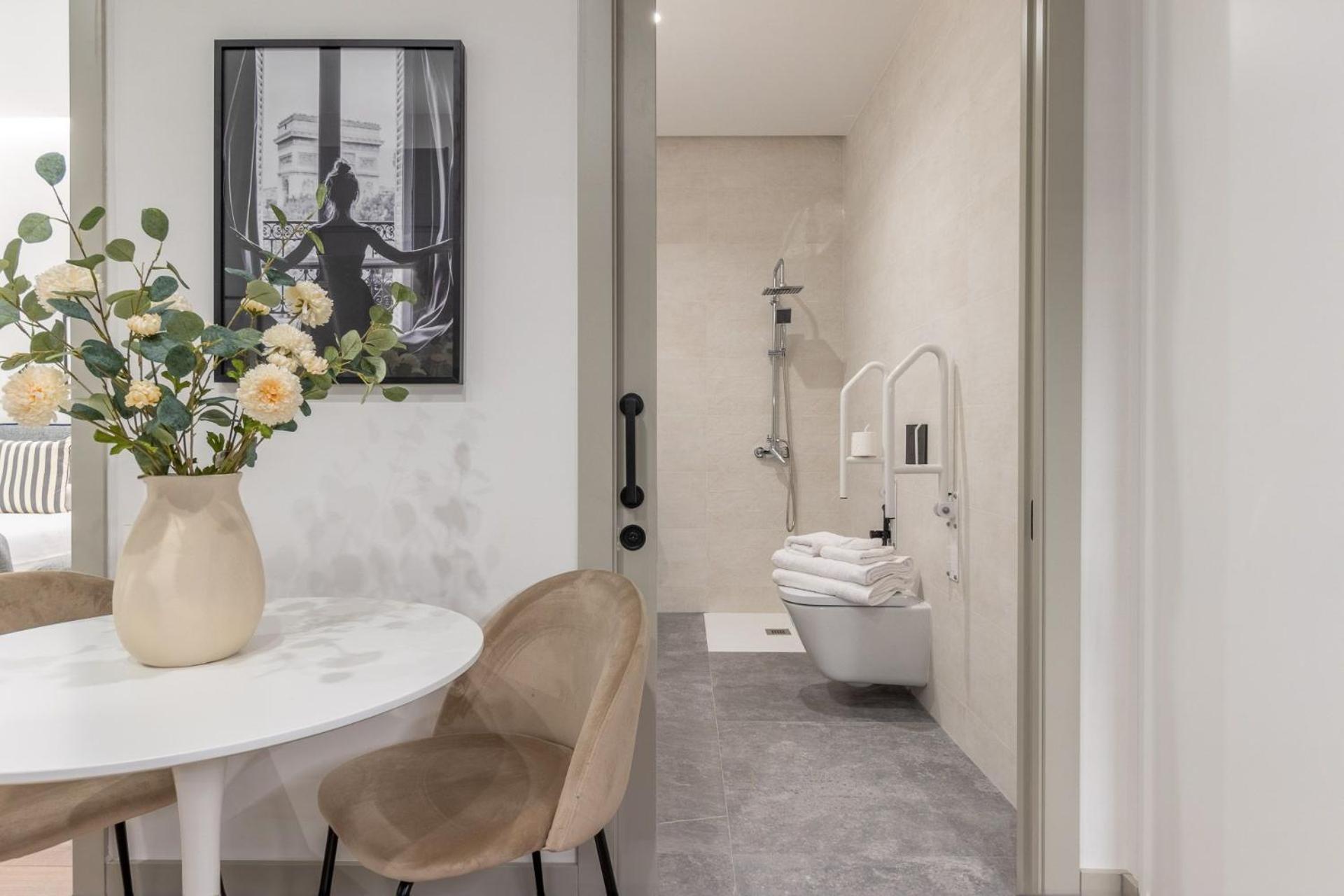 Accessible 2-single Bed In Chamberi Adapted Bathroom, Quevedo Iii * Madrid