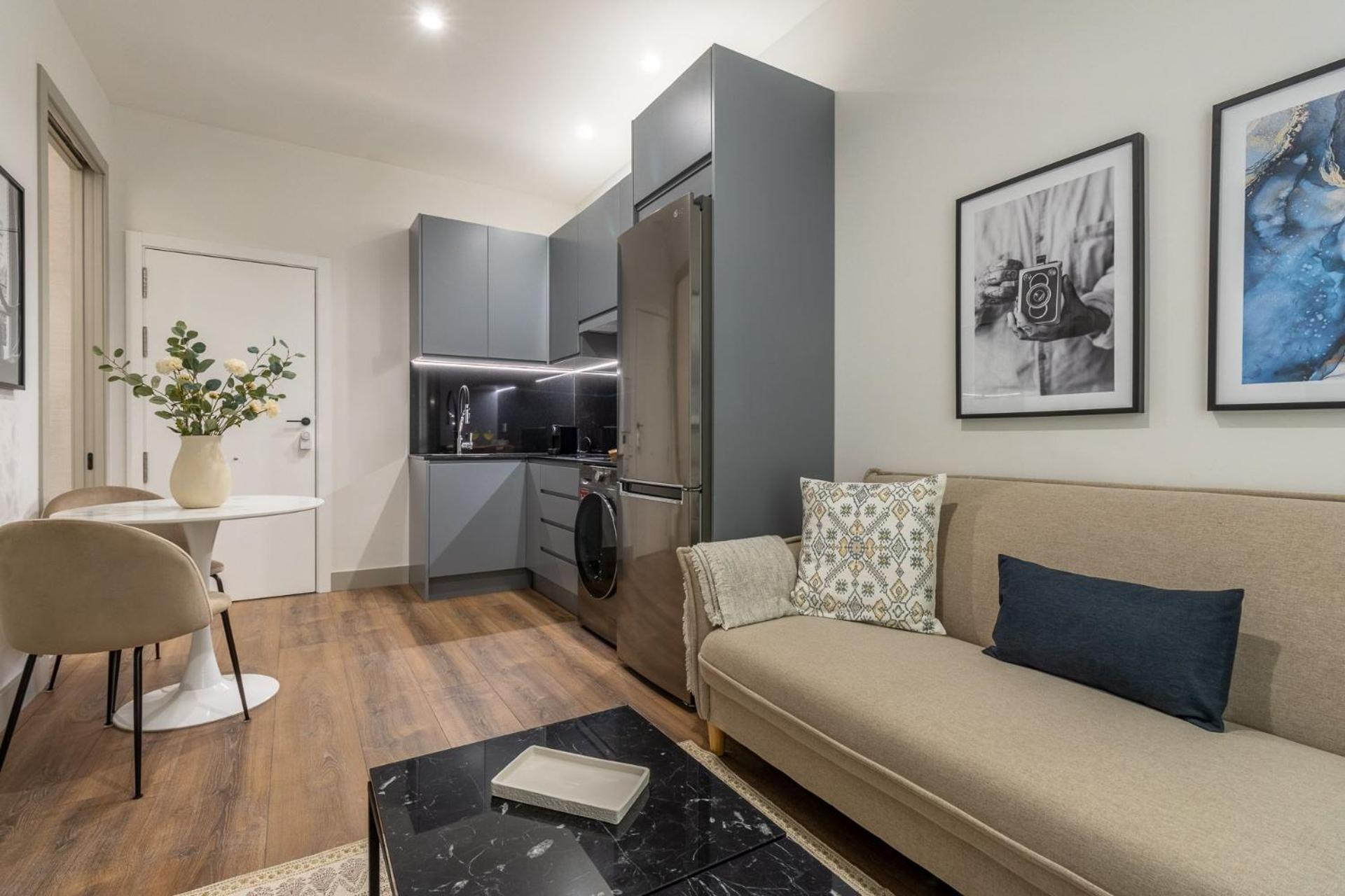 Accessible 2-single Bed In Chamberi Adapted Bathroom, Quevedo Iii Madrid