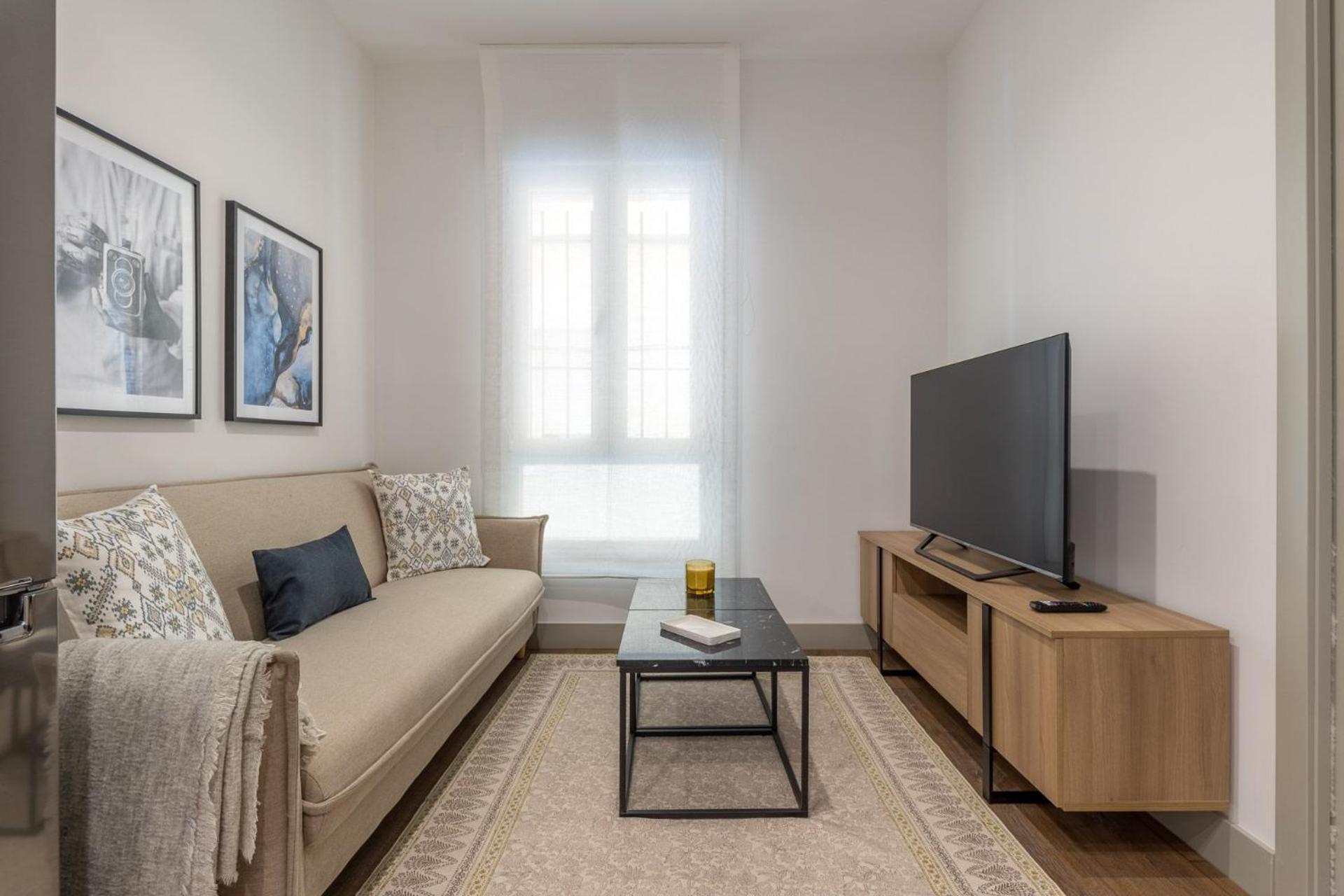 Accessible 2-single Bed In Chamberi Adapted Bathroom, Quevedo Iii