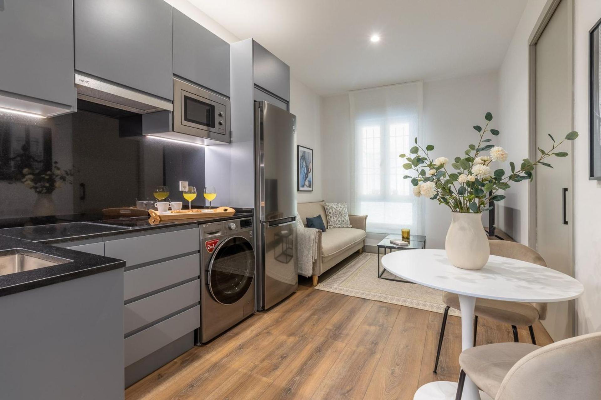 Accessible 2-single Bed In Chamberi Adapted Bathroom, Quevedo Iii Madrid