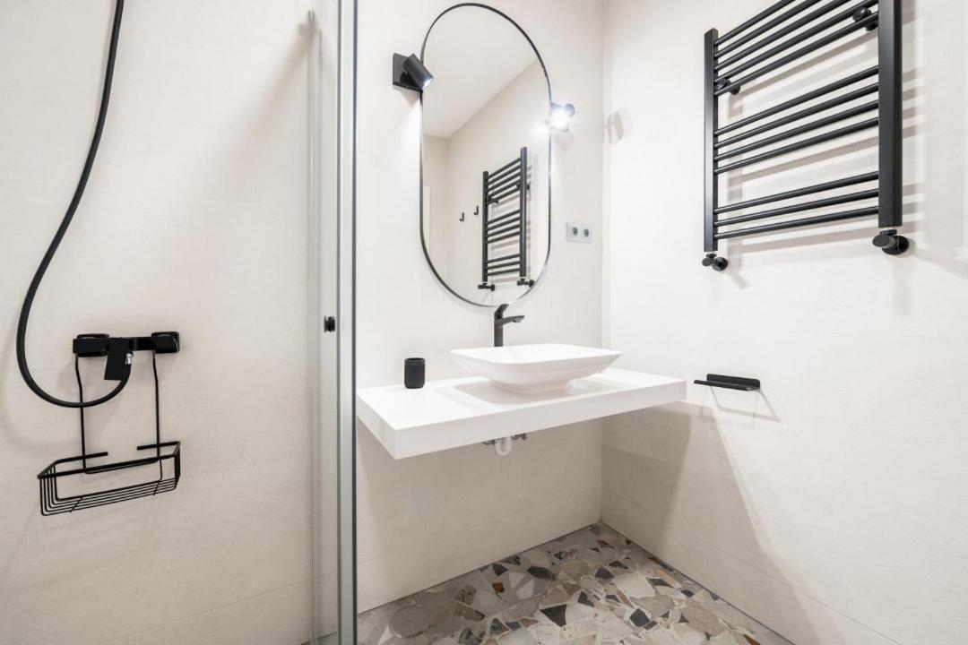 Luxury & Centric- 2bd 1bth - Plaza De Espana Apartment *