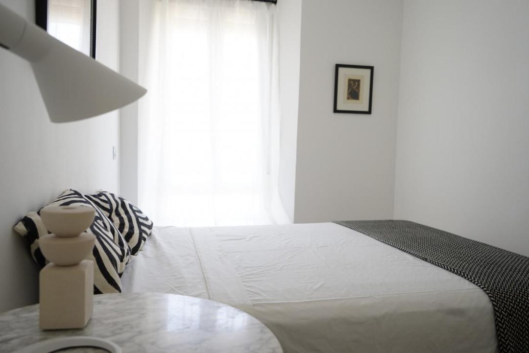 Diaphanous And Modern- 2bd 2bth- Plaza Espana * Madrid