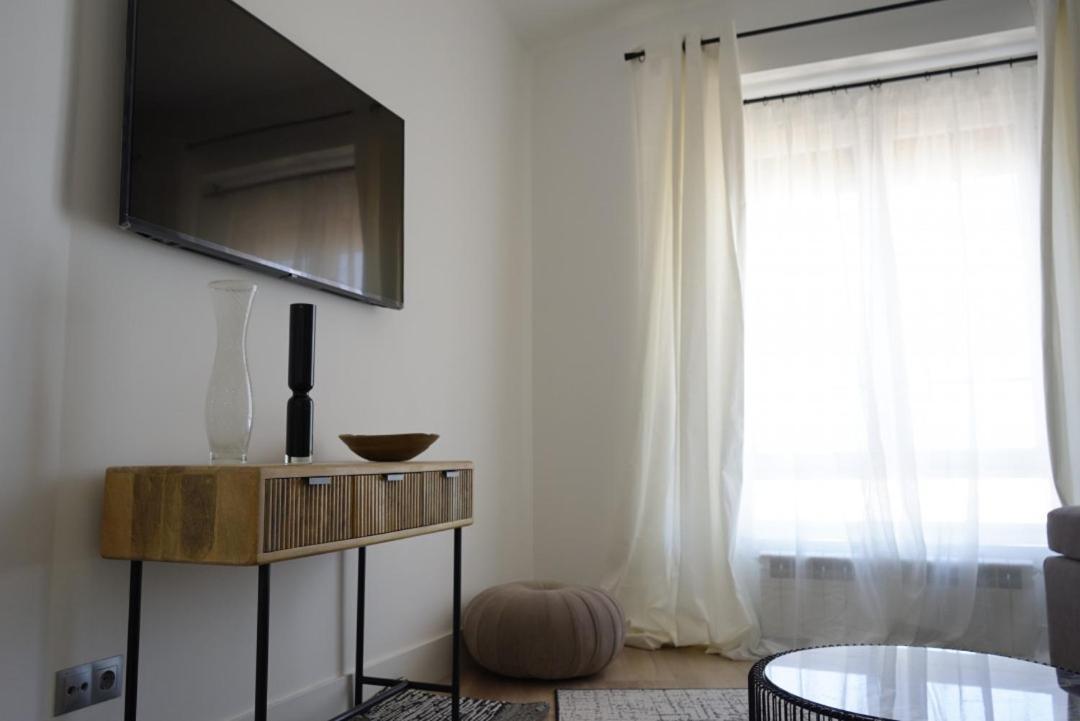 Diaphanous And Modern- 2bd 2bth- Plaza Espana * Madrid
