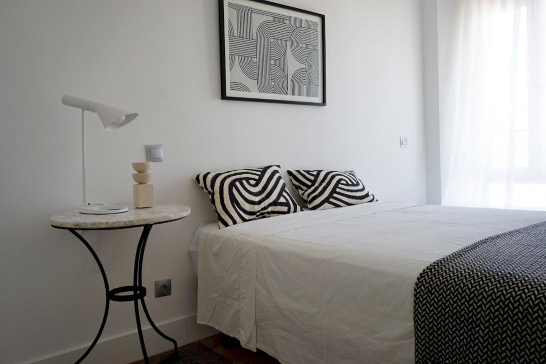 Diaphanous And Modern- 2bd 2bth- Plaza Espana Apartamento