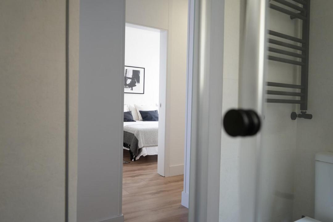 Diaphanous And Modern- 2bd 2bth- Plaza Espana