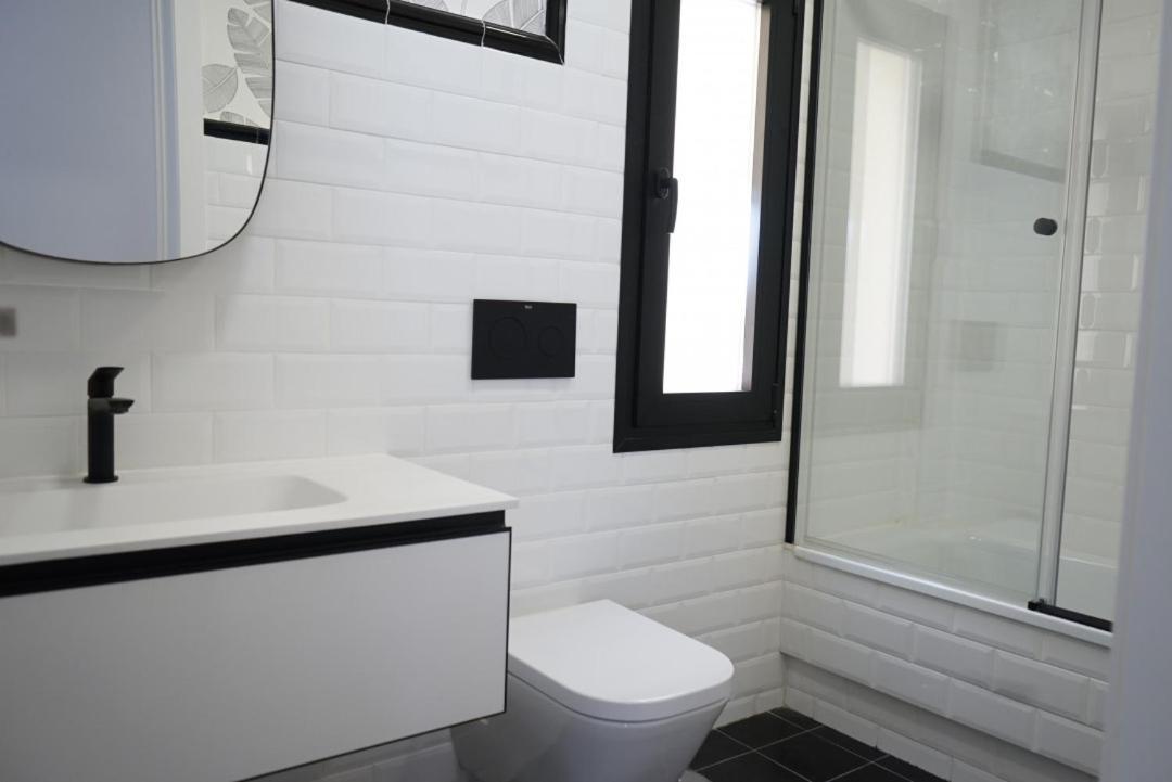 Diaphanous And Modern- 2bd 2bth- Plaza Espana * Madrid