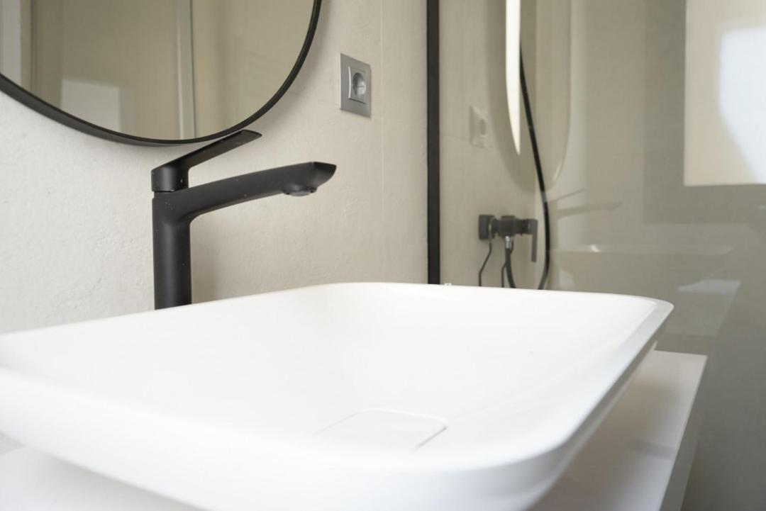 Diaphanous And Modern- 2bd 2bth- Plaza Espana Madrid