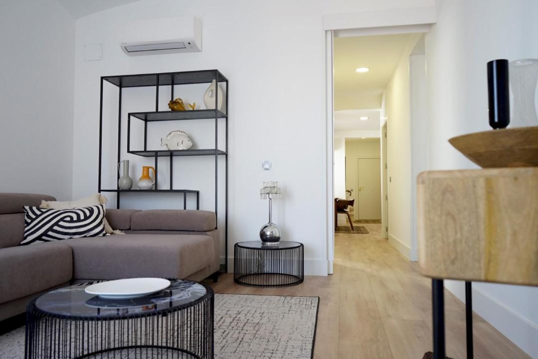 Diaphanous And Modern- 2bd 2bth- Plaza Espana * Madrid