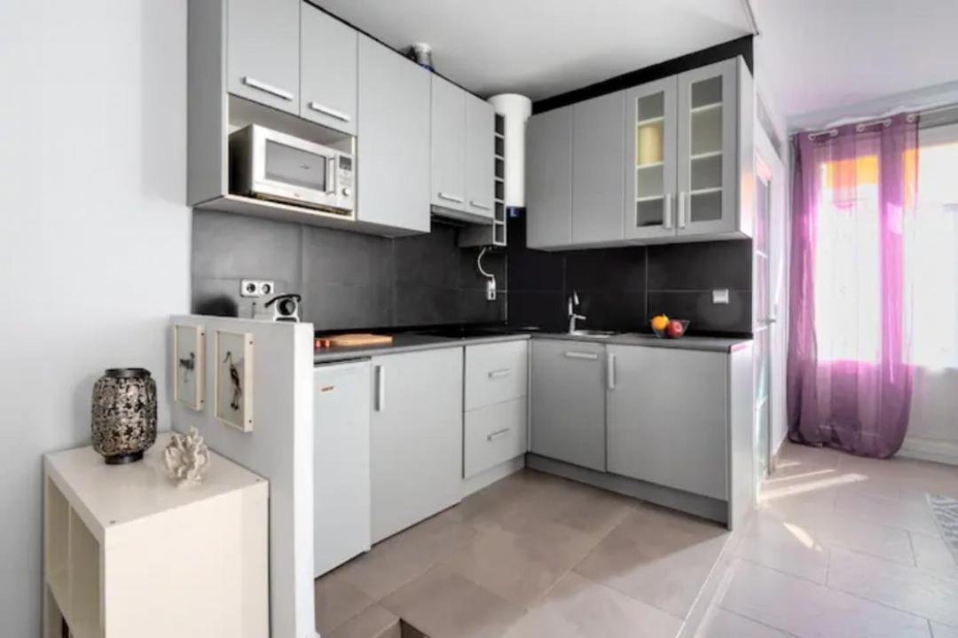 Modern And Bright- 1bd 1 Bth Furnished- Sol In Downtown Area *