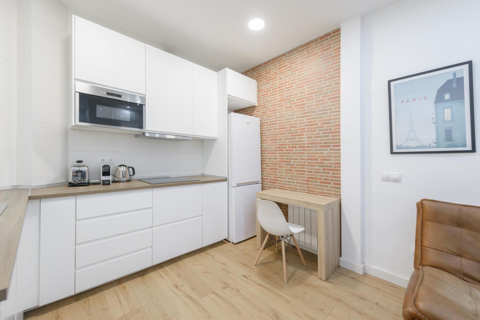 Apartamento Avila Calle, Precioso Estudio En Santiago Bernabeu-estrecho En Segundo Piso Sin Ascensor