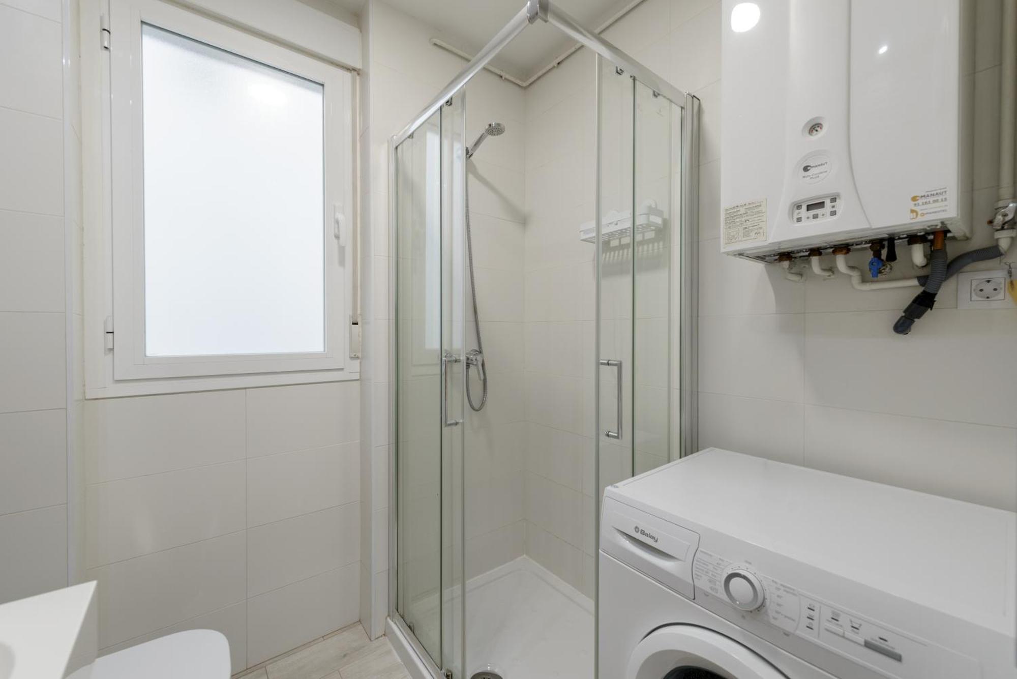 Avila Calle, Precioso Estudio En Santiago Bernabeu-estrecho En Segundo Piso Sin Ascensor Apartamento Madrid