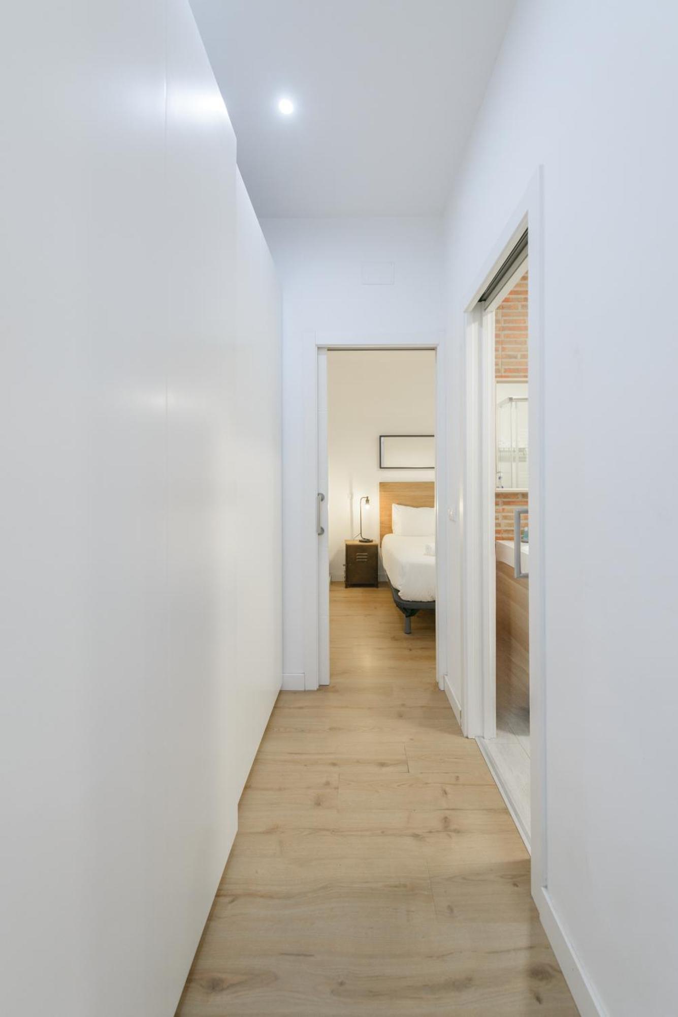 Avila Calle, Precioso Estudio En Santiago Bernabeu-estrecho En Segundo Piso Sin Ascensor Apartamento Madrid