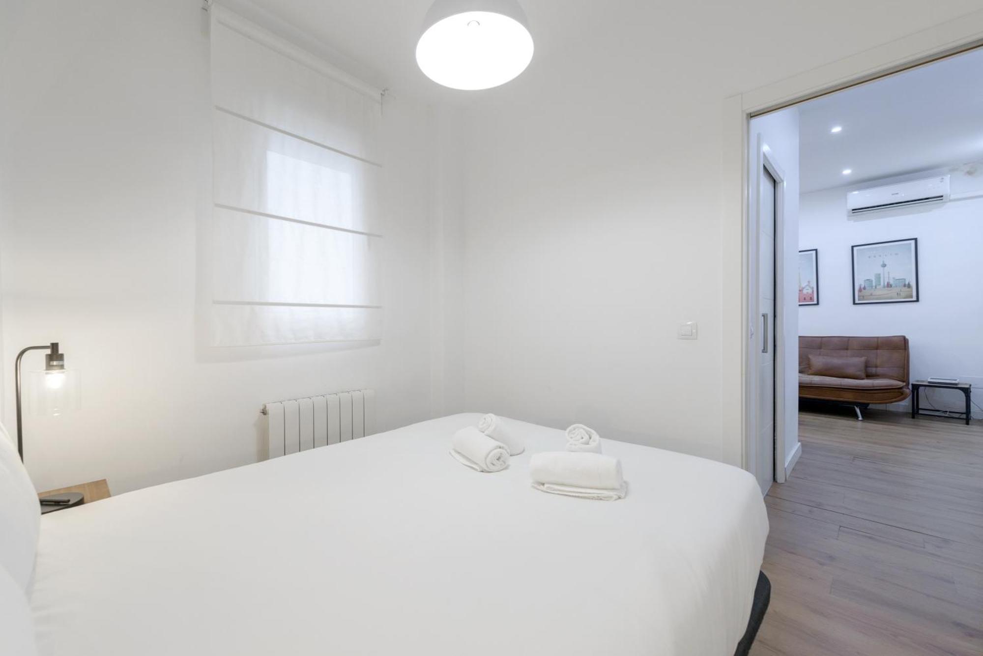 Avila Calle, Precioso Estudio En Santiago Bernabeu-estrecho En Segundo Piso Sin Ascensor Apartamento *