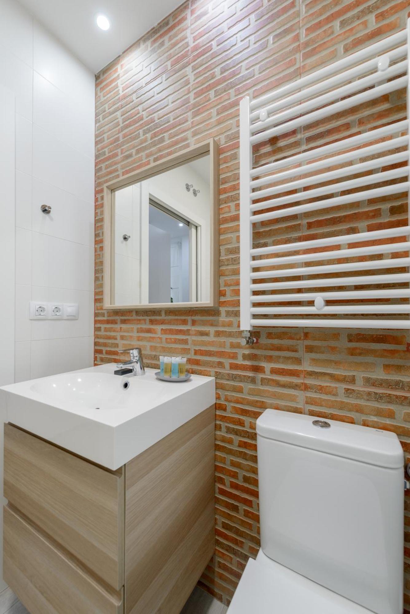 Apartamento Avila Calle, Precioso Estudio En Santiago Bernabeu-estrecho En Segundo Piso Sin Ascensor Madrid