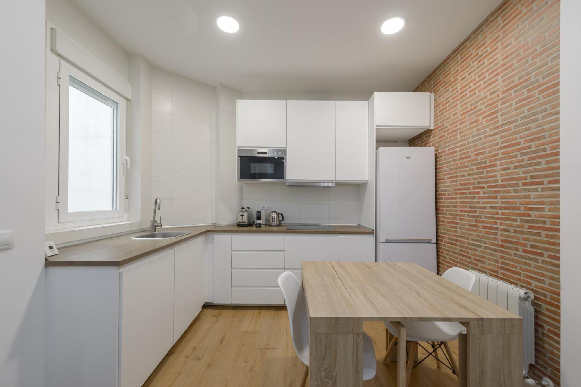 Apartamento Avila Calle, Precioso Estudio En Santiago Bernabeu-estrecho En Segundo Piso Sin Ascensor Madrid