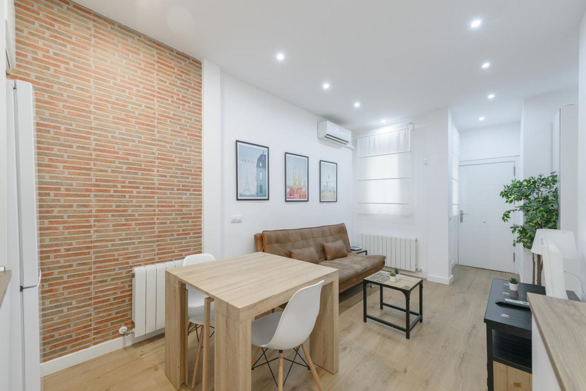 Apartamento Avila Calle, Precioso Estudio En Santiago Bernabeu-estrecho En Segundo Piso Sin Ascensor Madrid