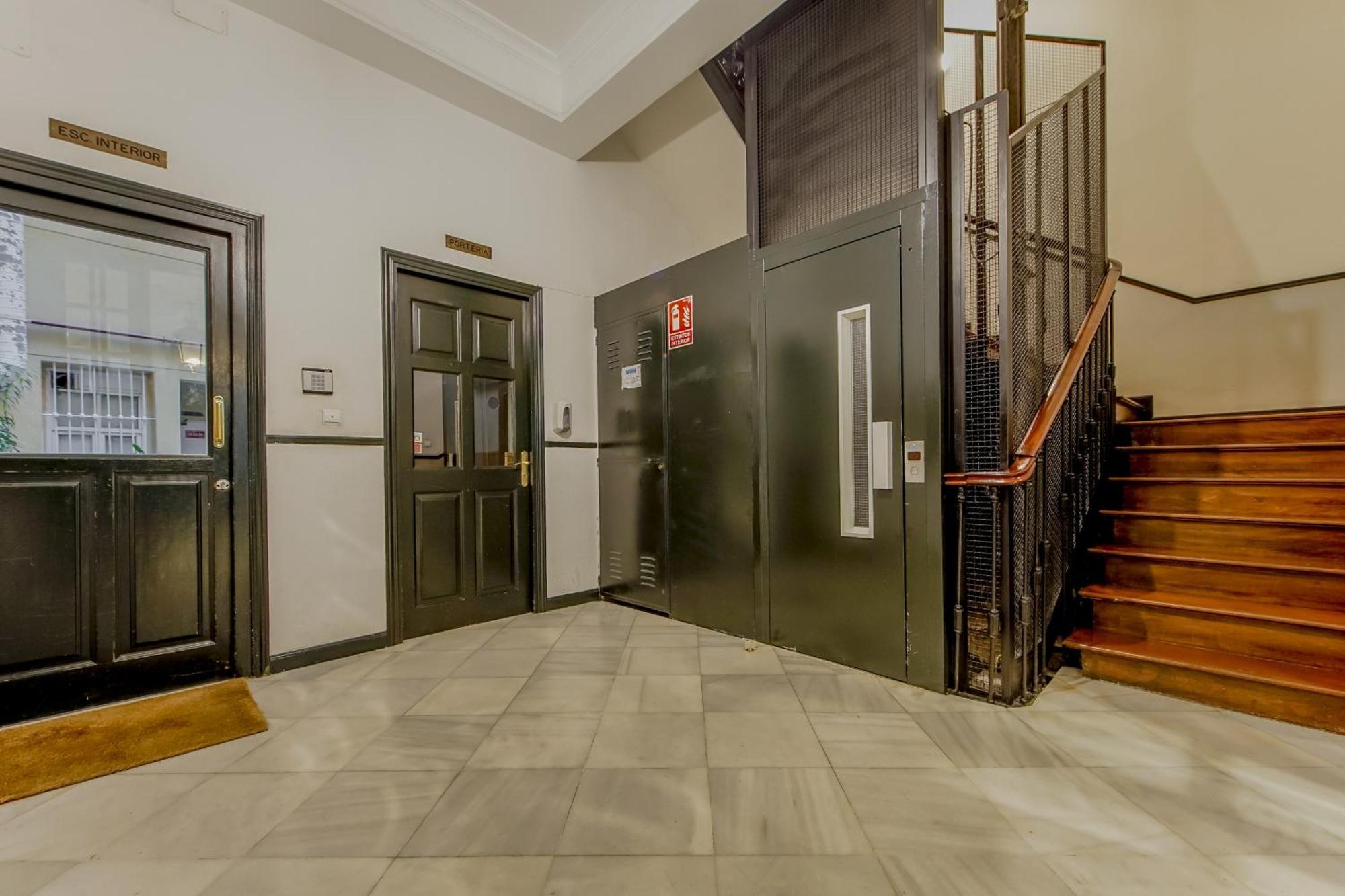 Modern 6pax En La Plaza De Tirso-centro E1 *