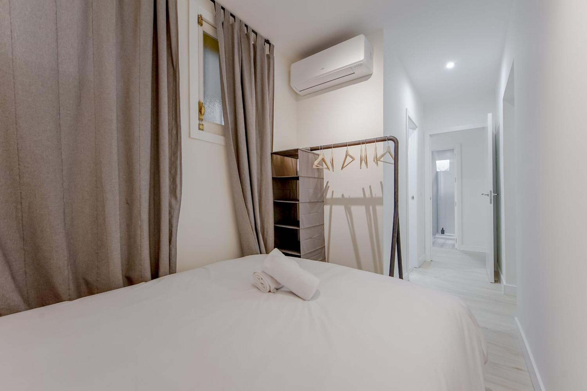 Modern 6pax En La Plaza De Tirso-centro E1 Apartamento