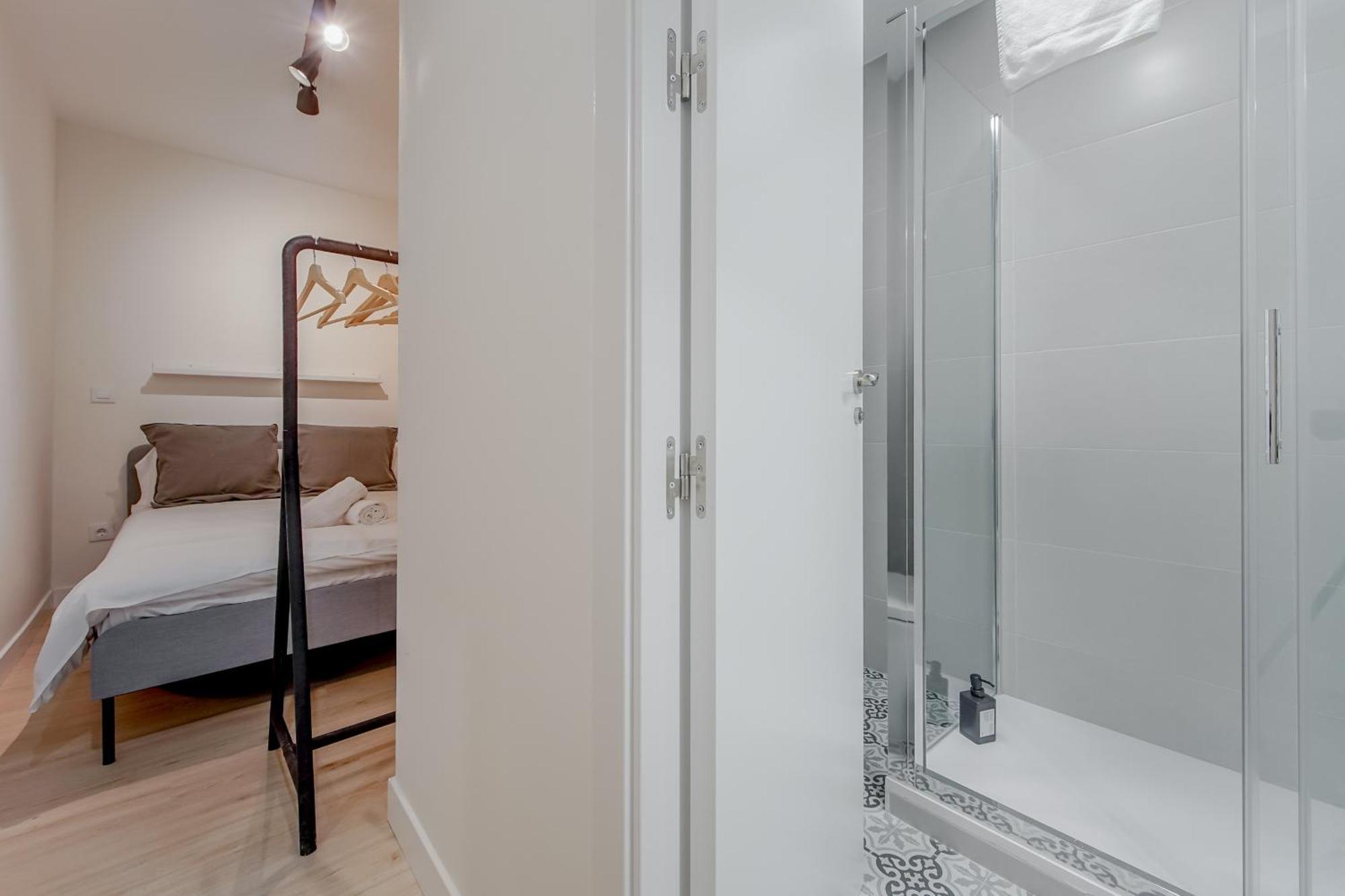 Modern 6pax En La Plaza De Tirso-centro E1 Madrid