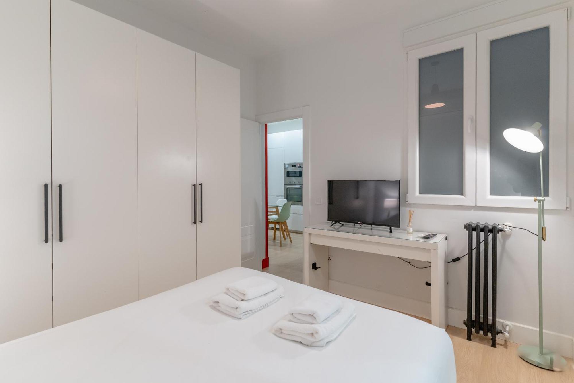 Cozy And Central-1bd 1bth- Cortes * Madrid