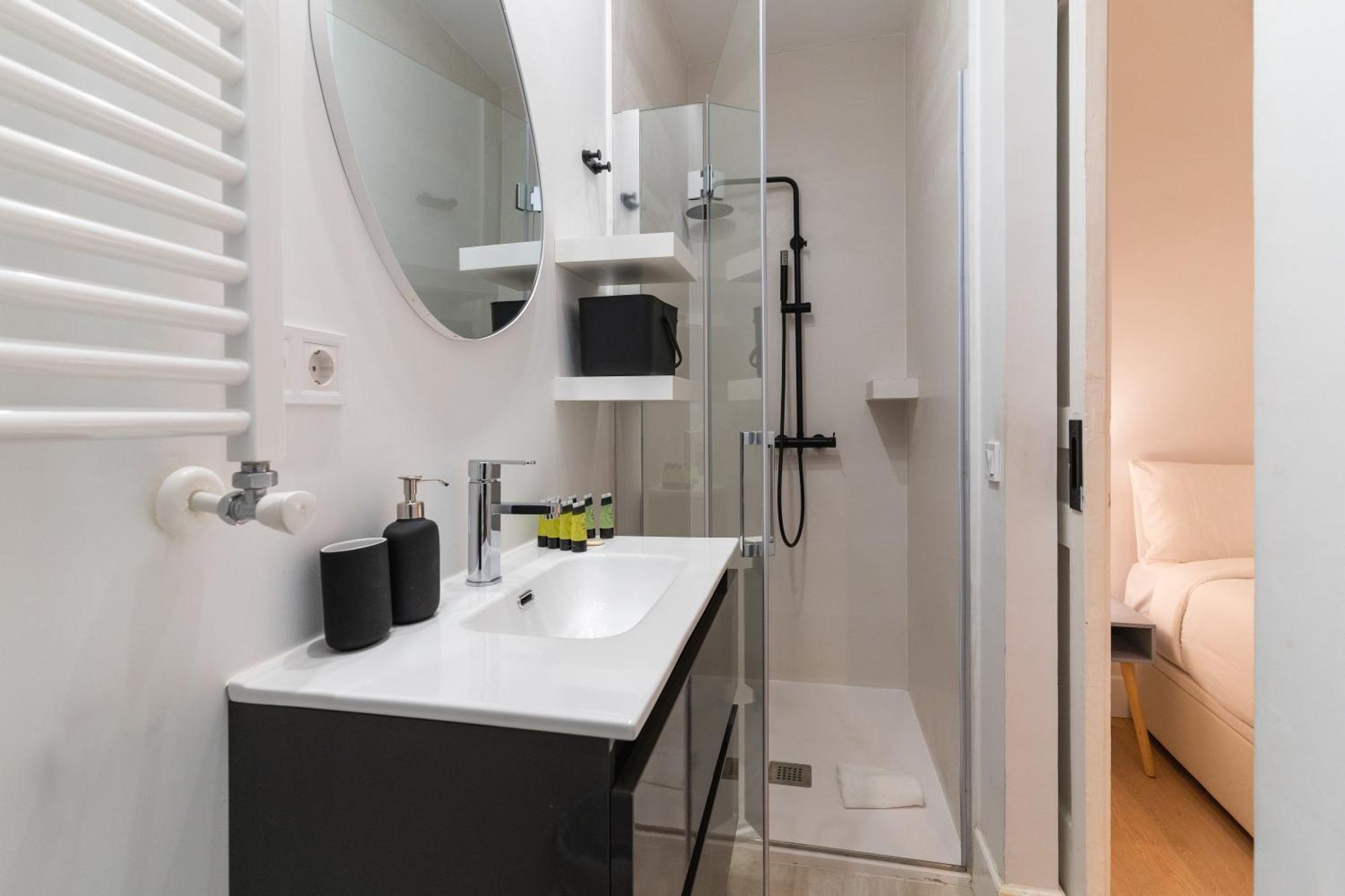 Cozy And Central-1bd 1bth- Cortes Madrid