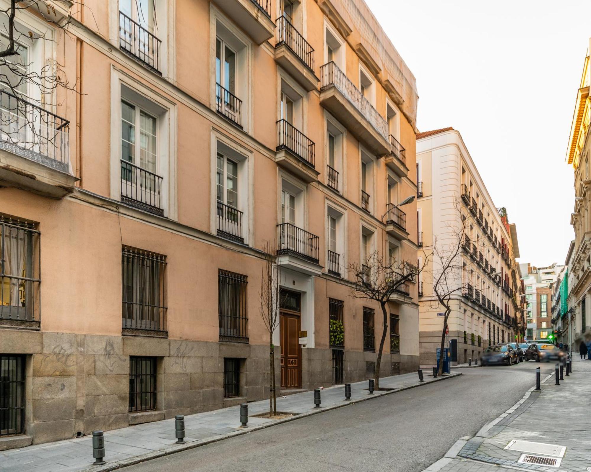 Cozy And Central-1bd 1bth- Cortes Madrid