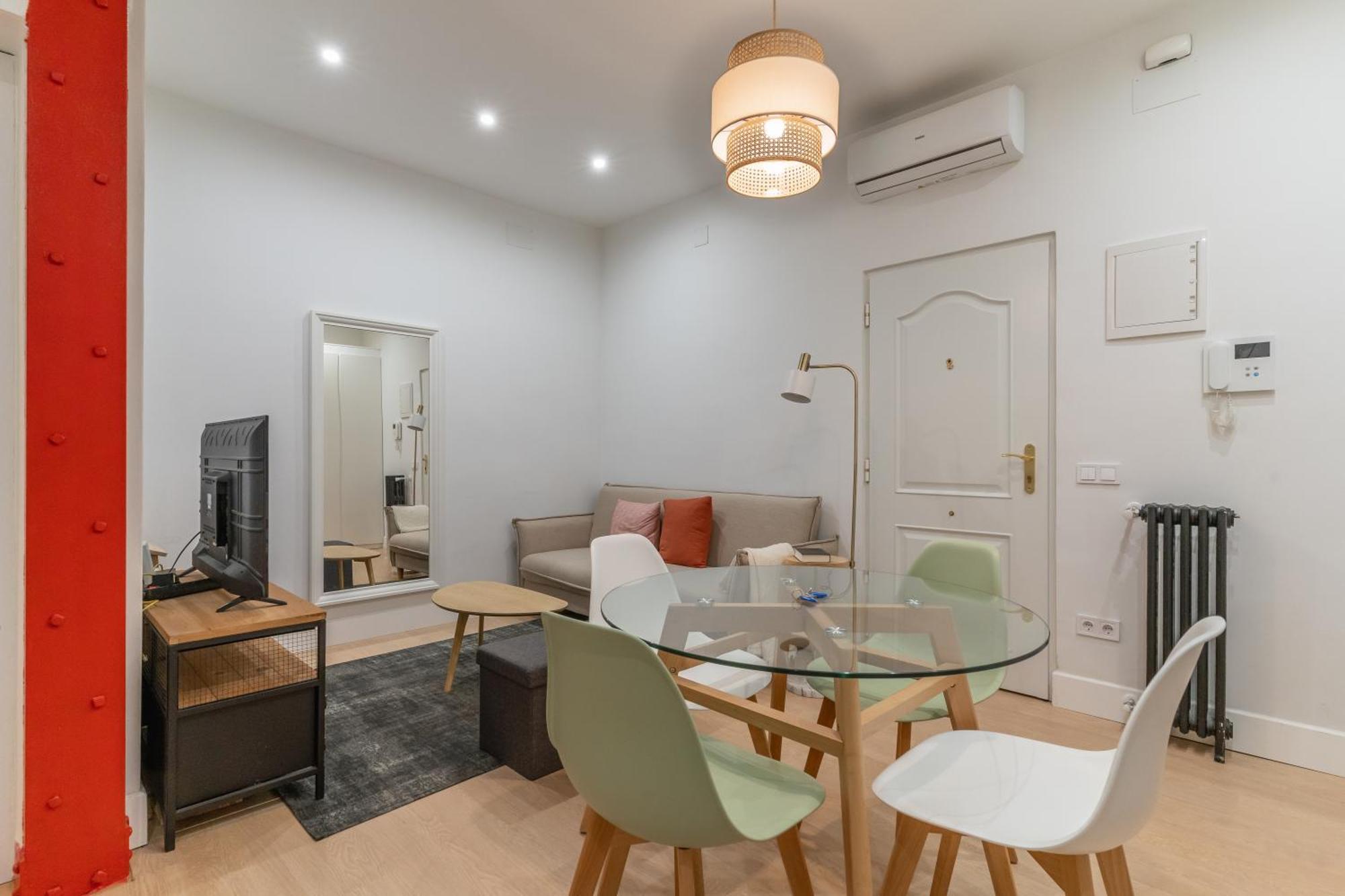 Cozy And Central-1bd 1bth- Cortes