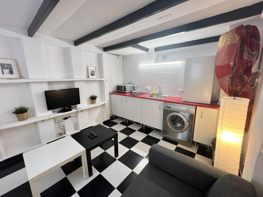 At Street Level 20 Min From Sol-piern Apartamento Madrid