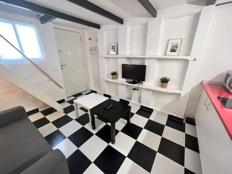 At Street Level 20 Min From Sol-piern Apartamento Madrid