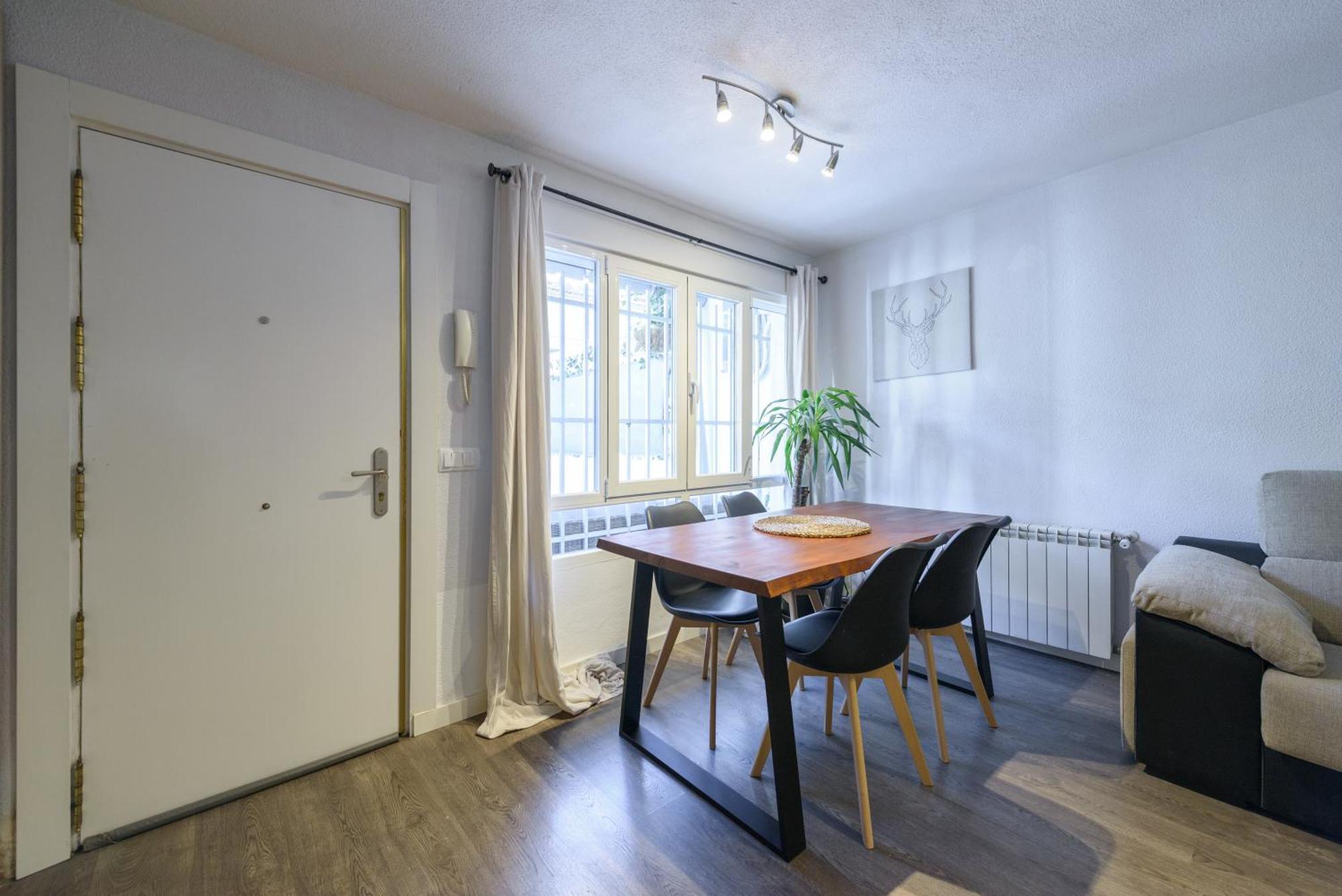 Sabadell Calle, Casa Familiar De 3 Con Terraza Junto Metro Fuencarral