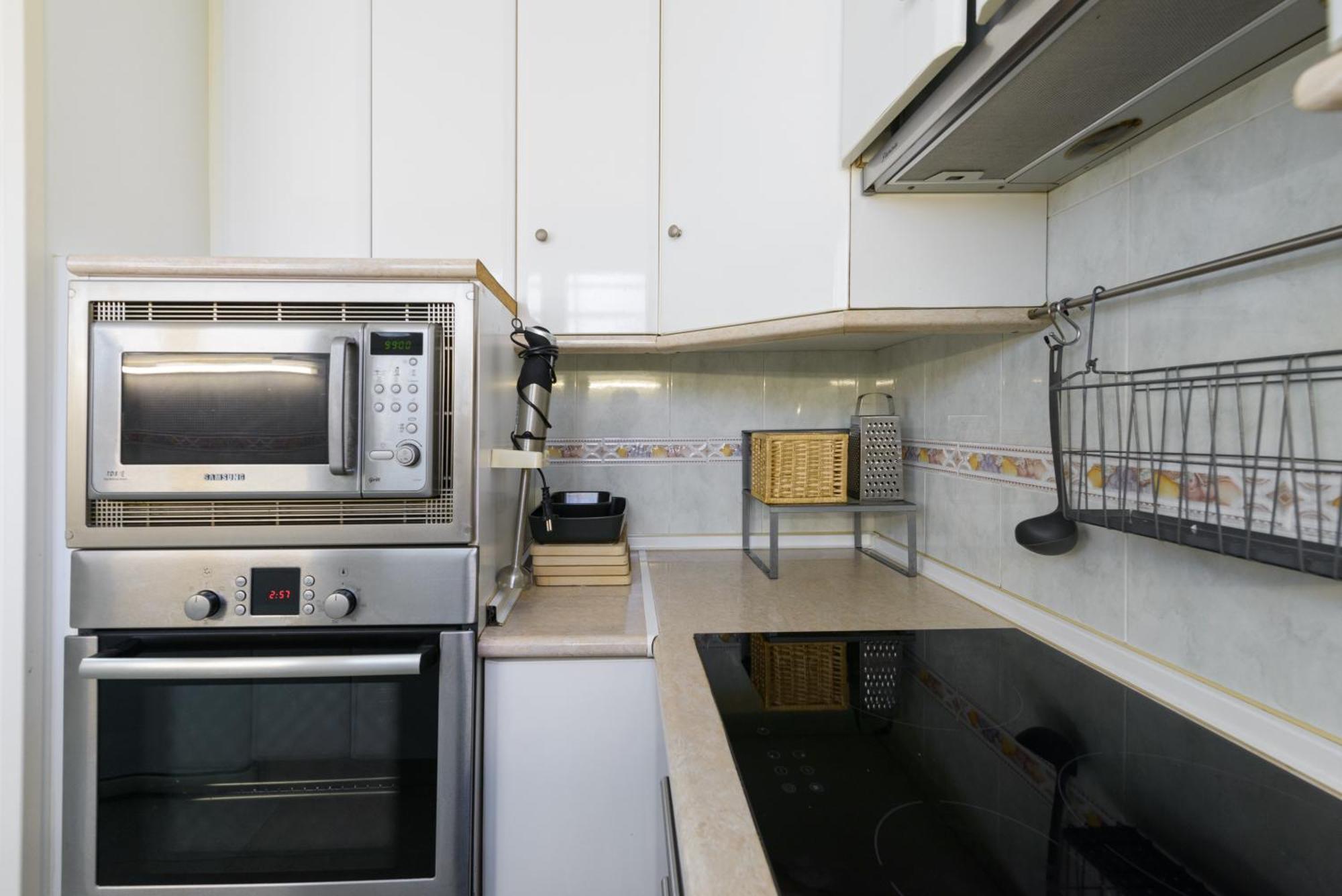 Sabadell Calle, Casa Familiar De 3 Con Terraza Junto Metro Fuencarral *