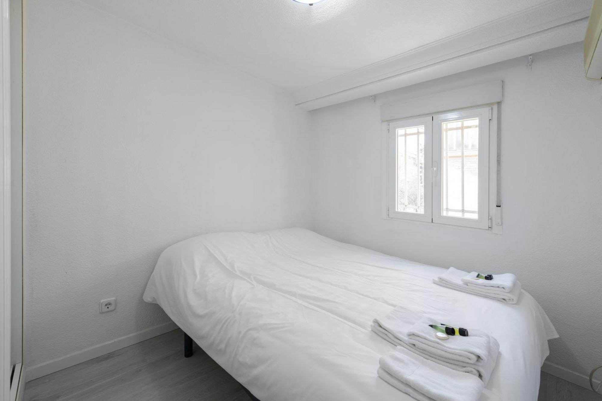 Apartment Sabadell Calle, Casa Familiar De 3 Con Terraza Junto Metro Fuencarral *