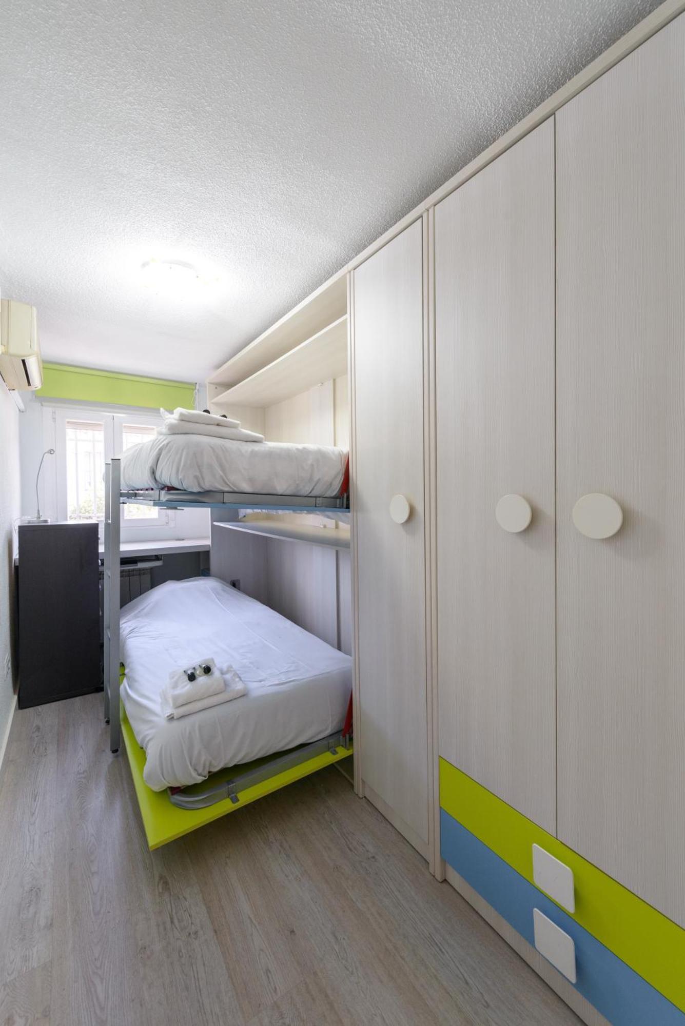 Sabadell Calle, Casa Familiar De 3 Con Terraza Junto Metro Fuencarral Madrid