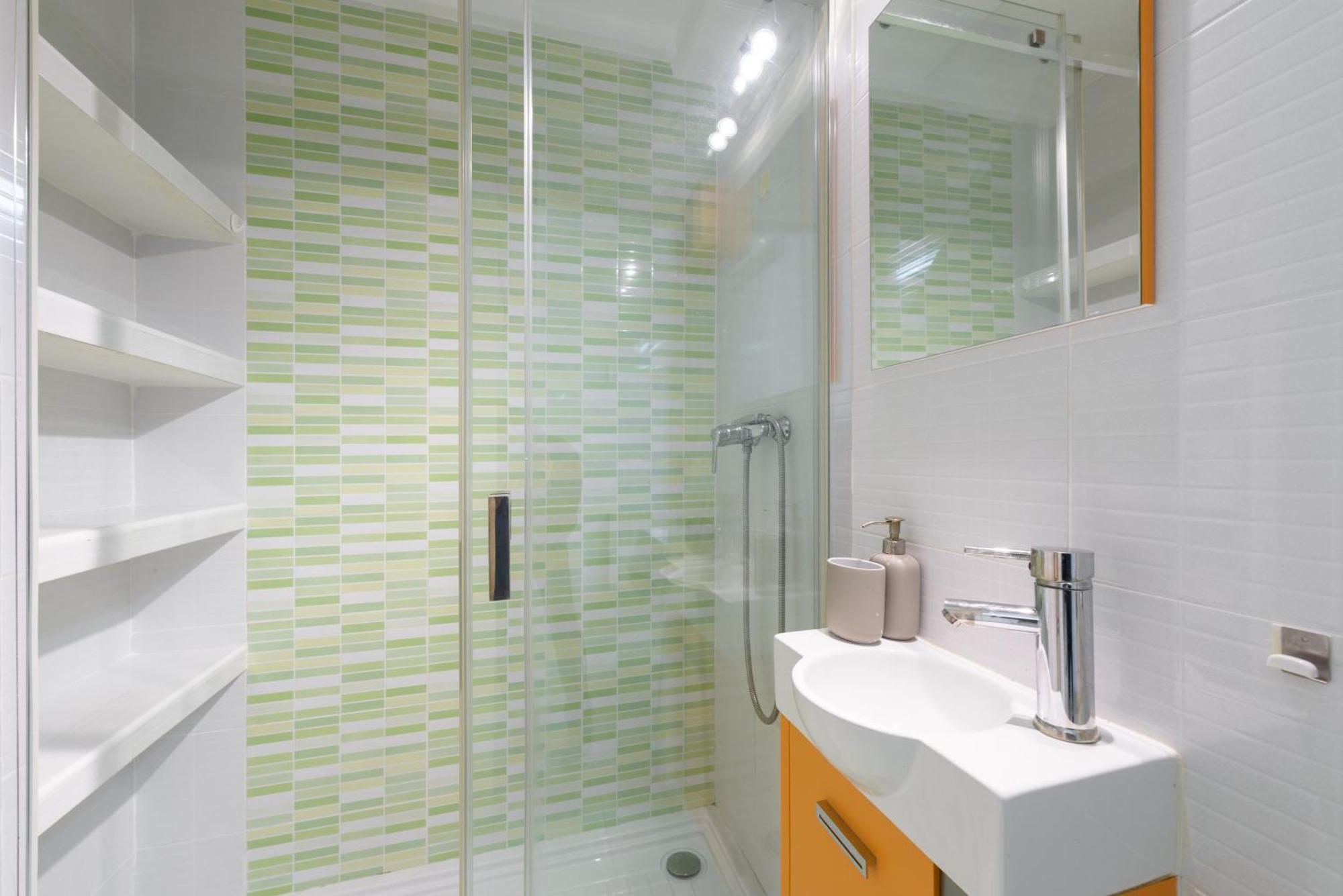 Apartamento Sabadell Calle, Casa Familiar De 3 Con Terraza Junto Metro Fuencarral