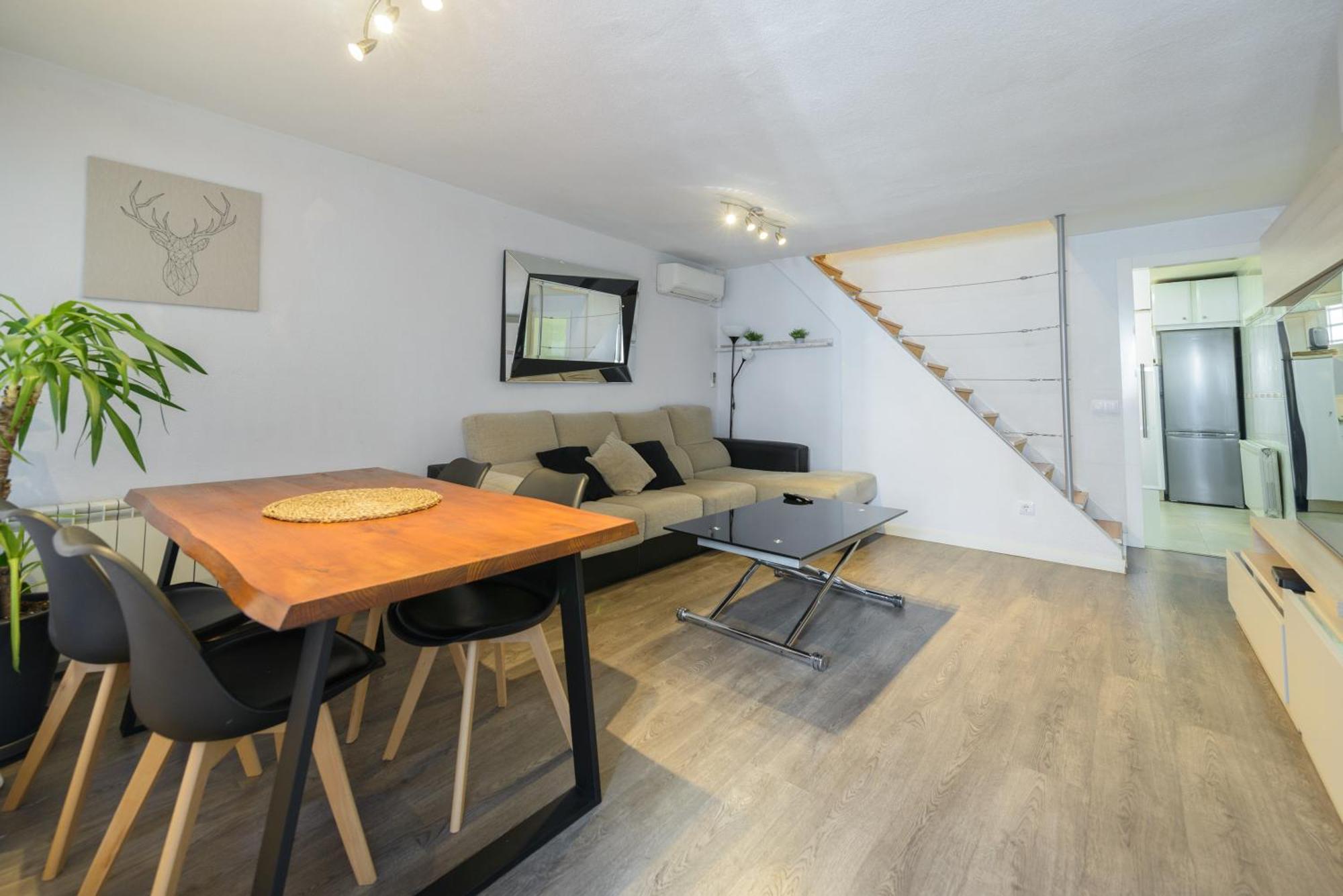 Sabadell Calle, Casa Familiar De 3 Con Terraza Junto Metro Fuencarral *