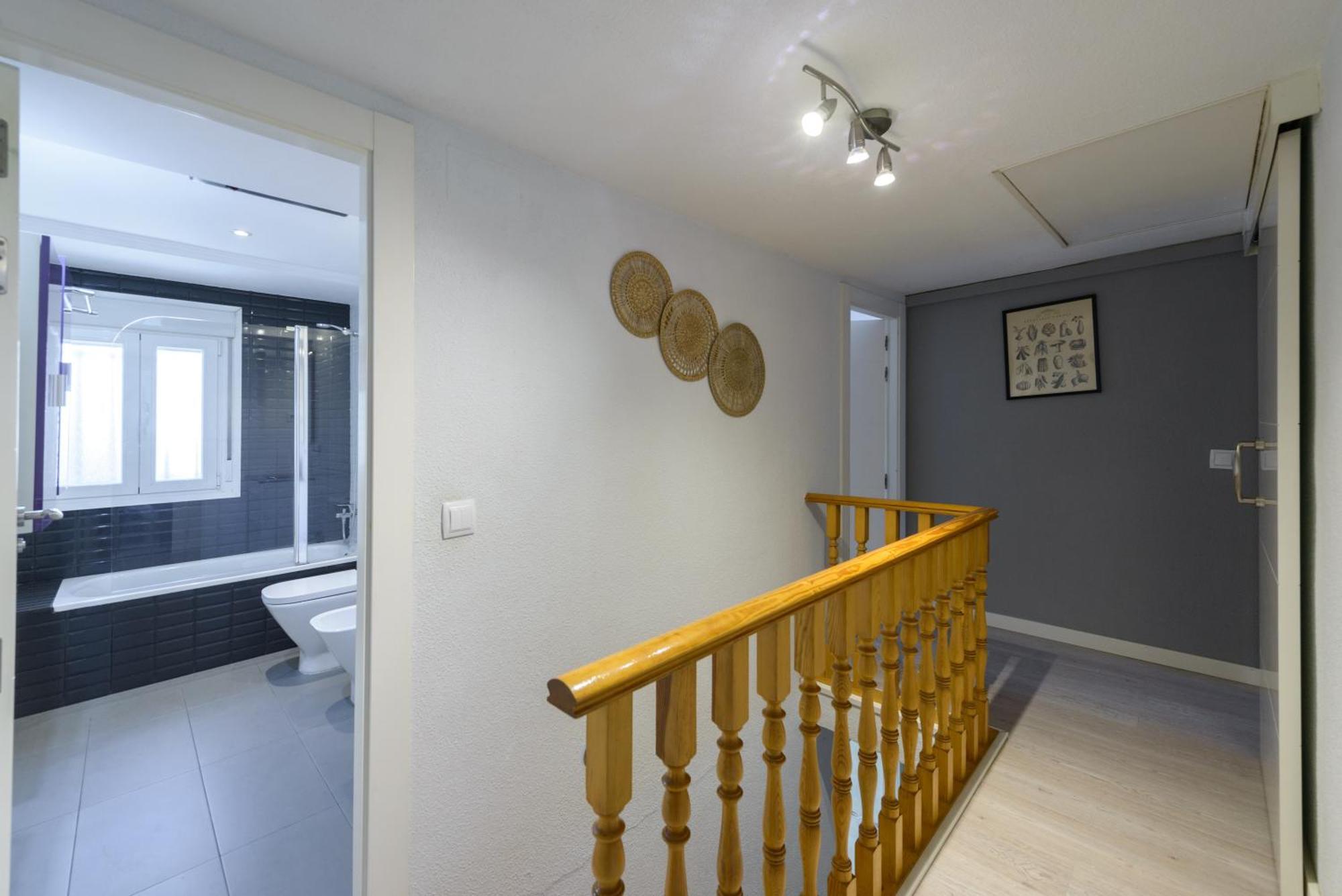 Sabadell Calle, Casa Familiar De 3 Con Terraza Junto Metro Fuencarral
