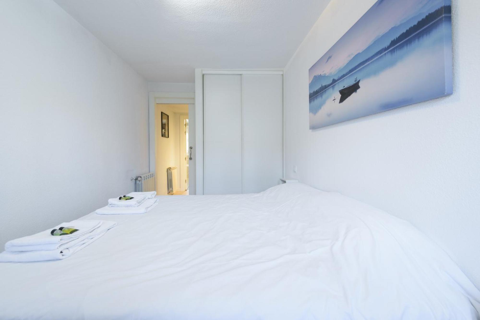 Apartment Sabadell Calle, Casa Familiar De 3 Con Terraza Junto Metro Fuencarral *