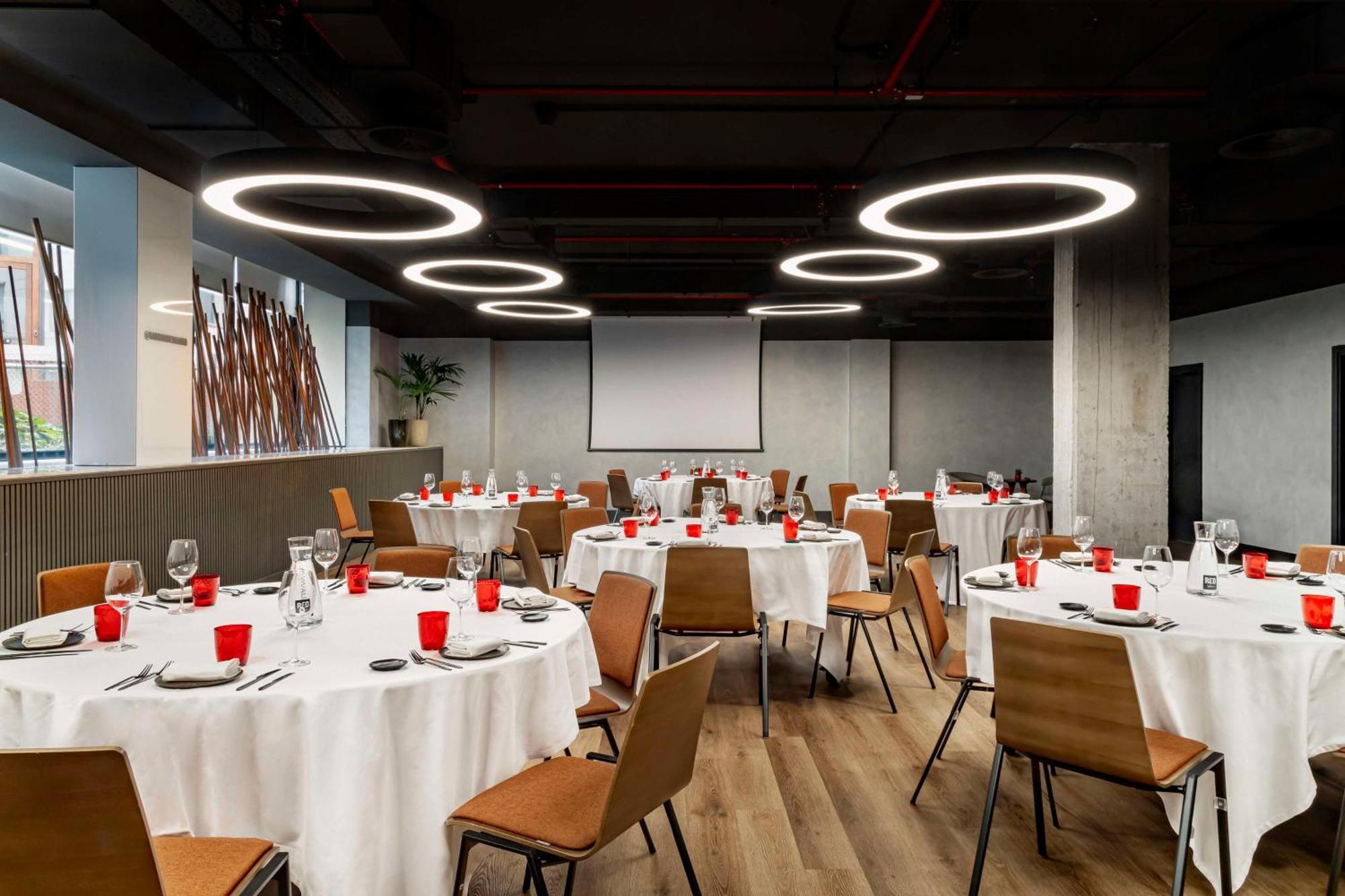 Radisson Red