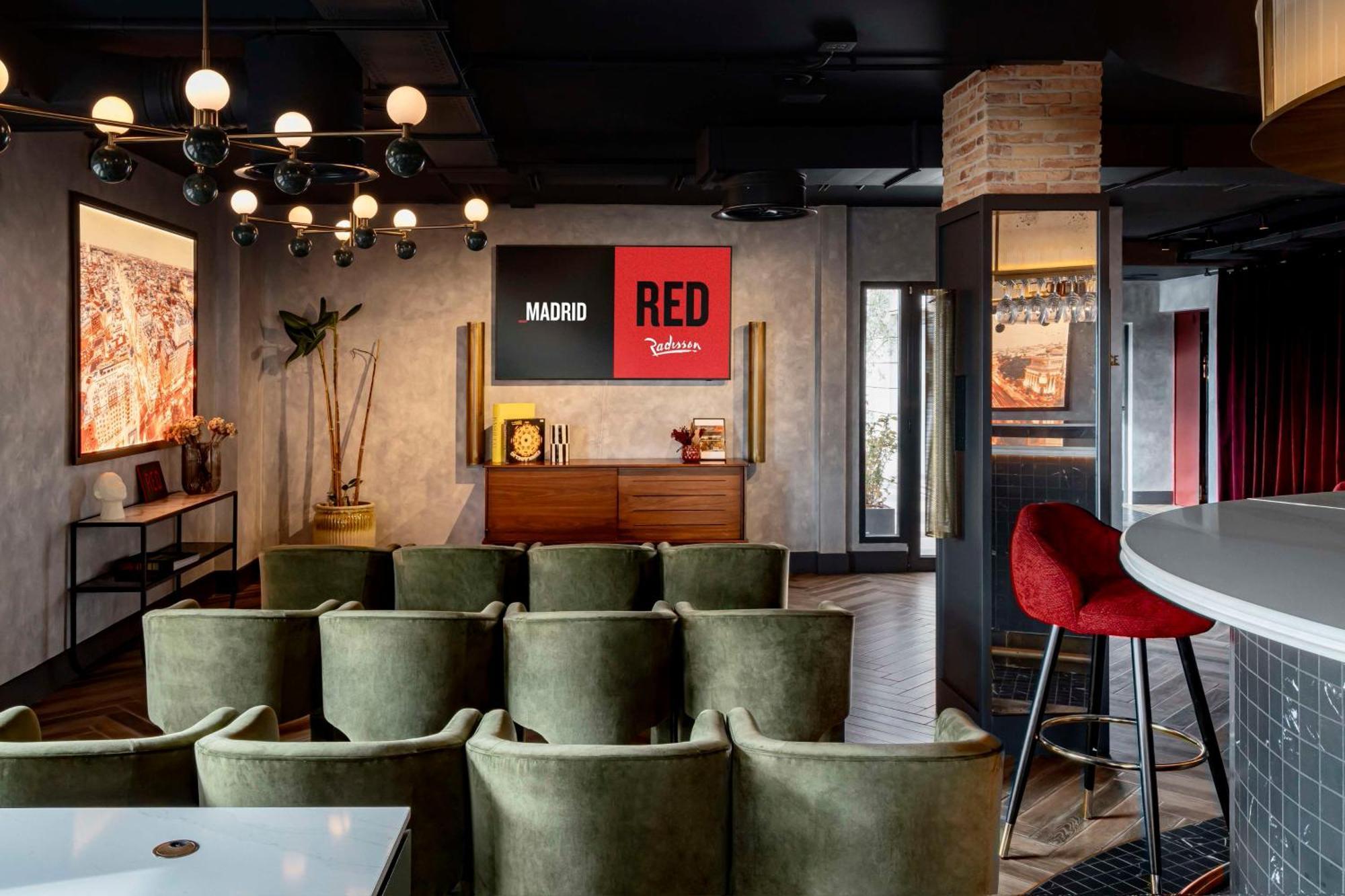Hotel Radisson Red 4*