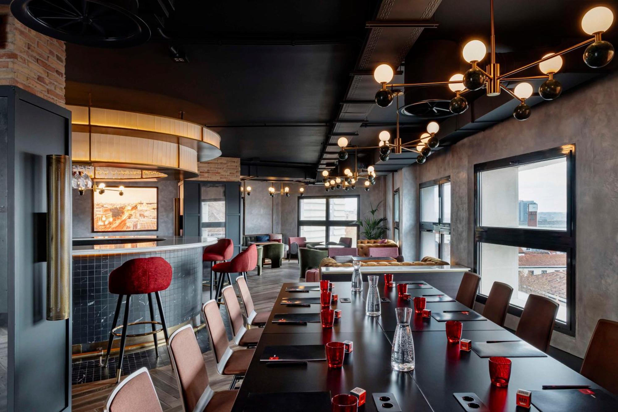 Hotel Radisson Red 4*
