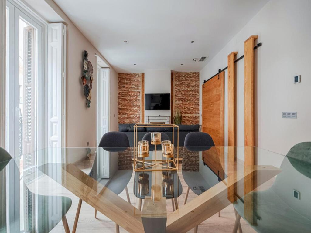 3 Bedrooms 3 Bathrooms Furnished - Justicia - Refurbished - Mintystay Apartment *