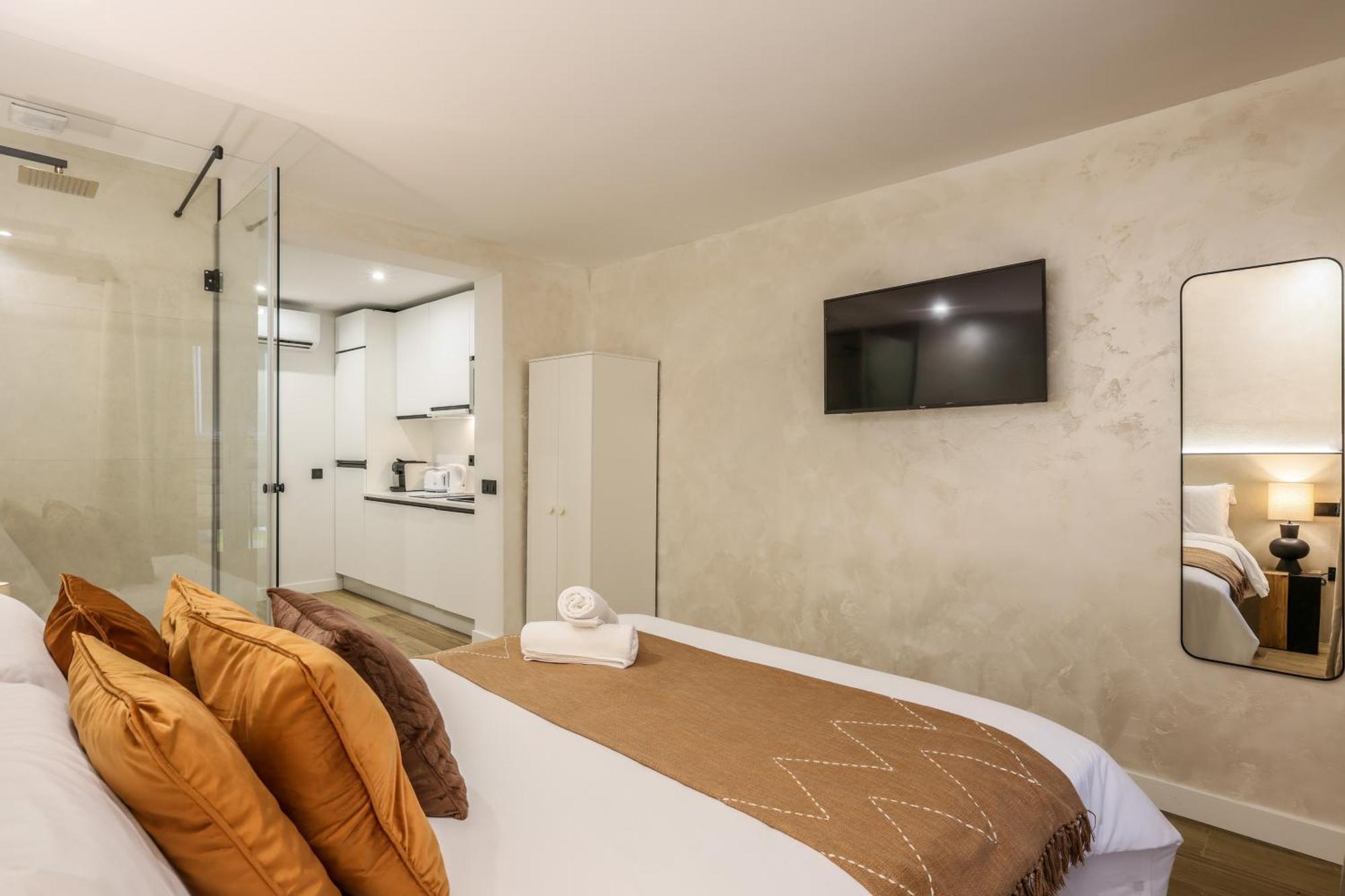 Asequible A Pasos De Callao, Mid Term Madrid