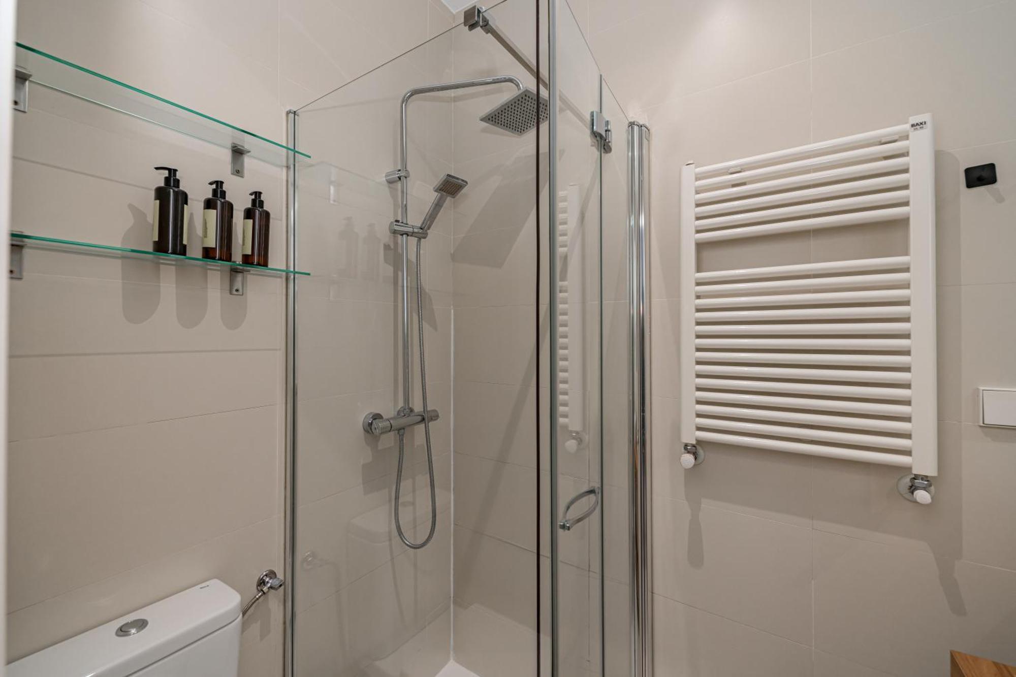 Apartamento Lalatina Ii Calle Almendro 3br 2bh *
