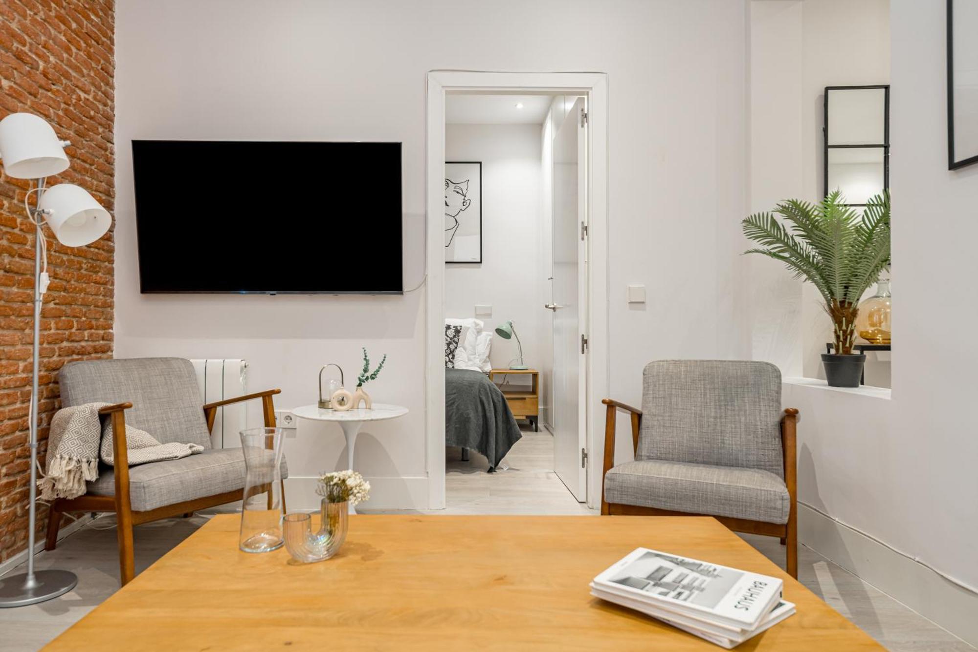 Lalatina Ii Calle Almendro 3br 2bh Madrid