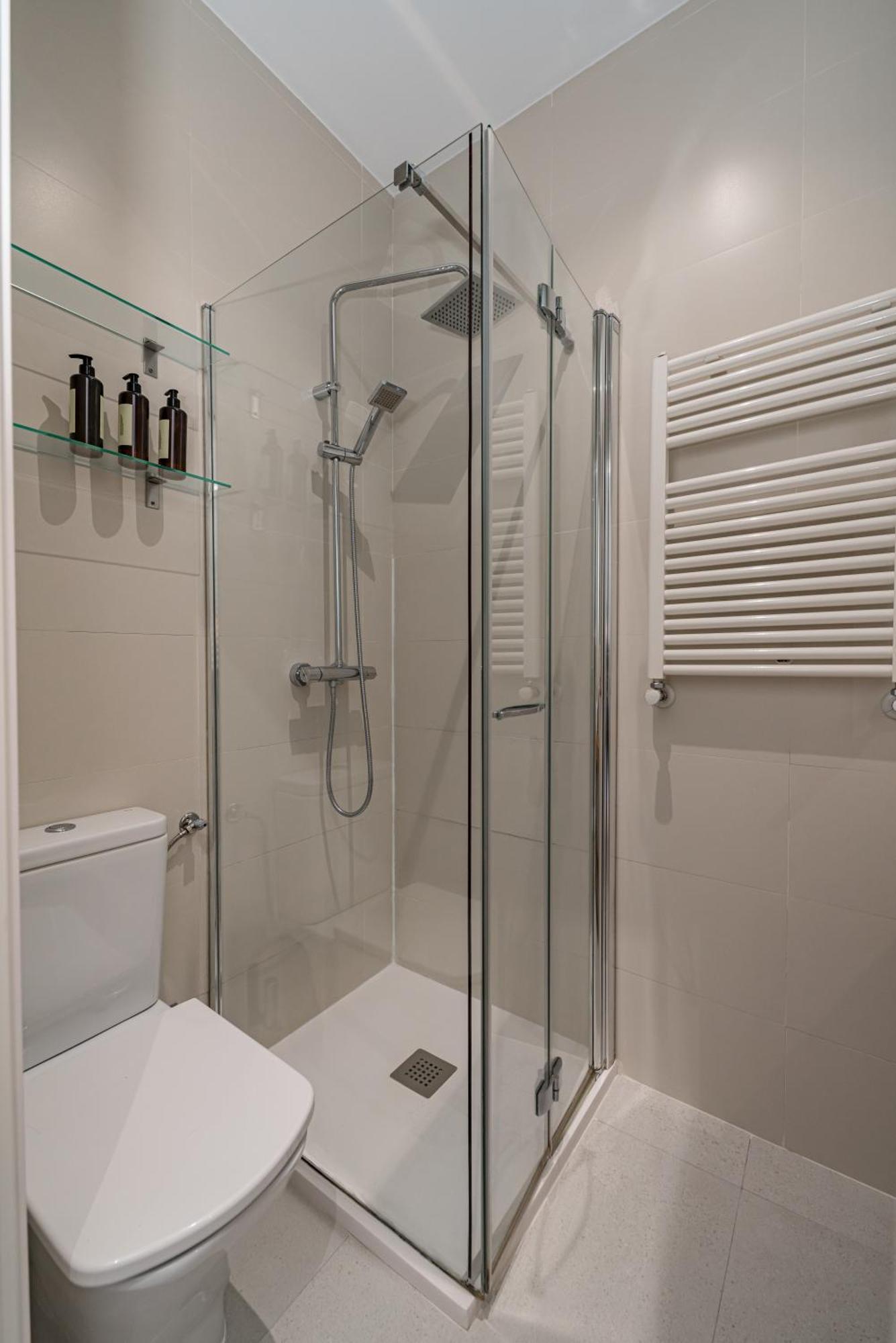 Apartamento Lalatina Ii Calle Almendro 3br 2bh *