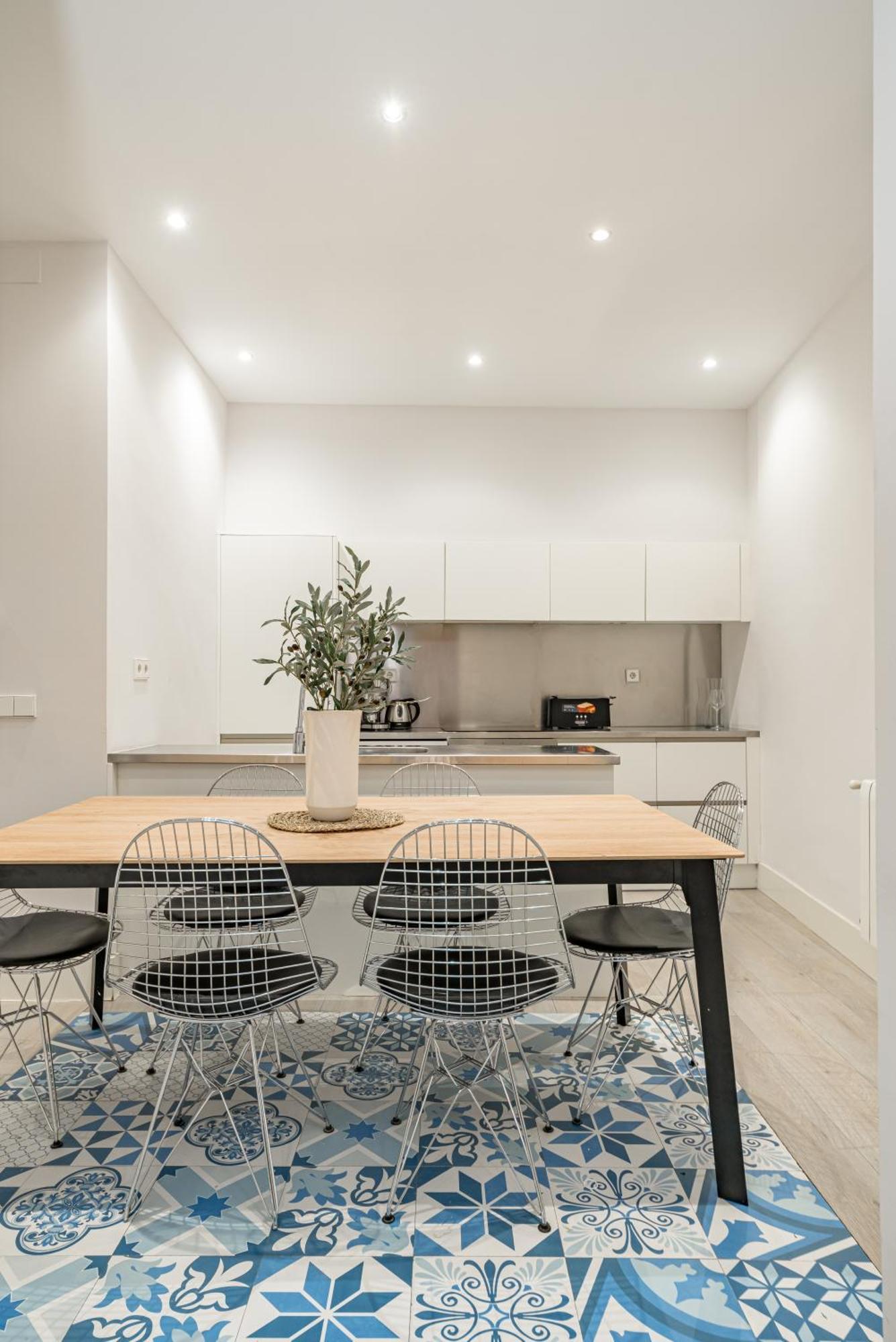 Apartamento Lalatina Ii Calle Almendro 3br 2bh