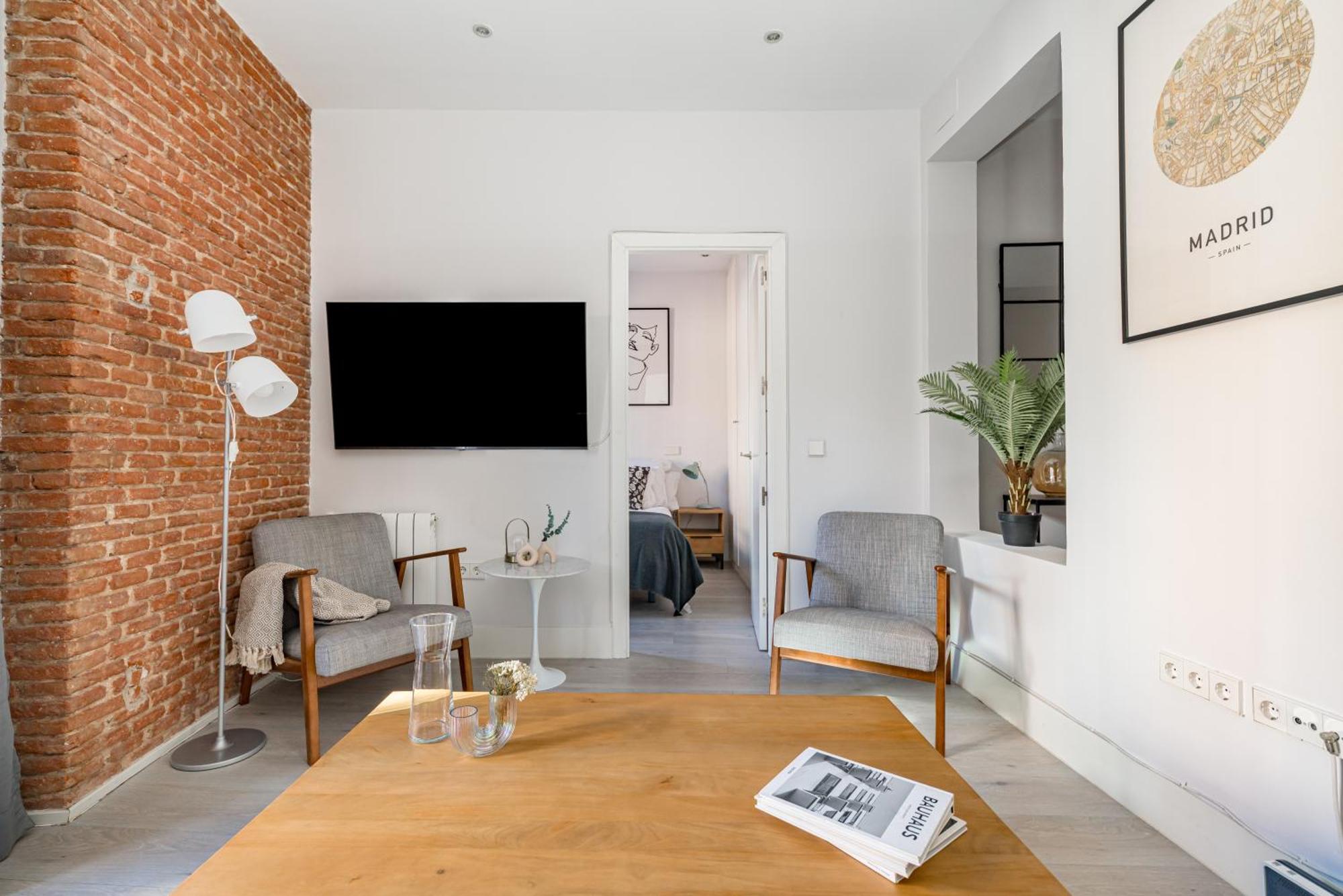Lalatina Ii Calle Almendro 3br 2bh Madrid