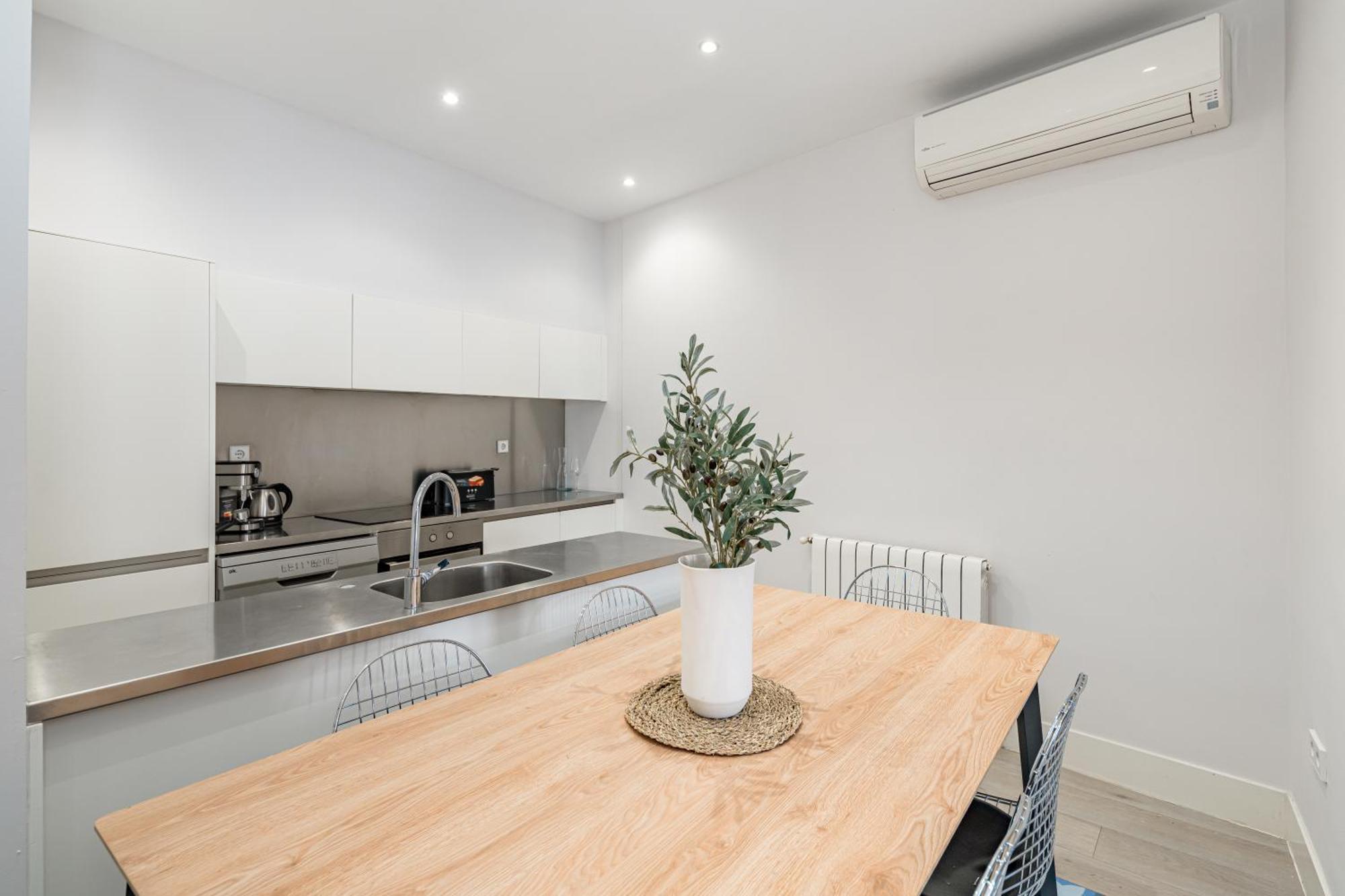Lalatina Ii Calle Almendro 3br 2bh * Madrid