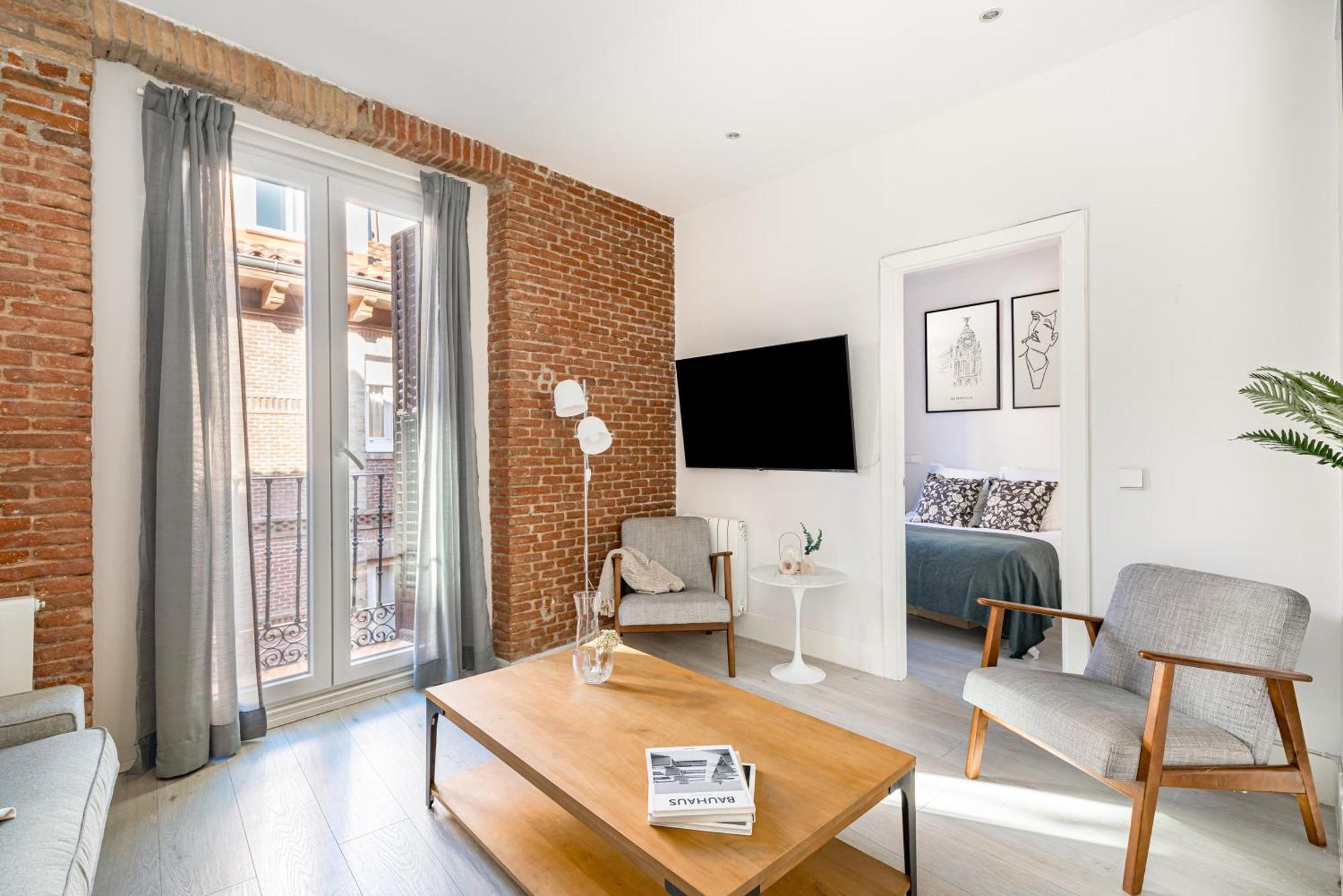 Lalatina Ii Calle Almendro 3br 2bh *